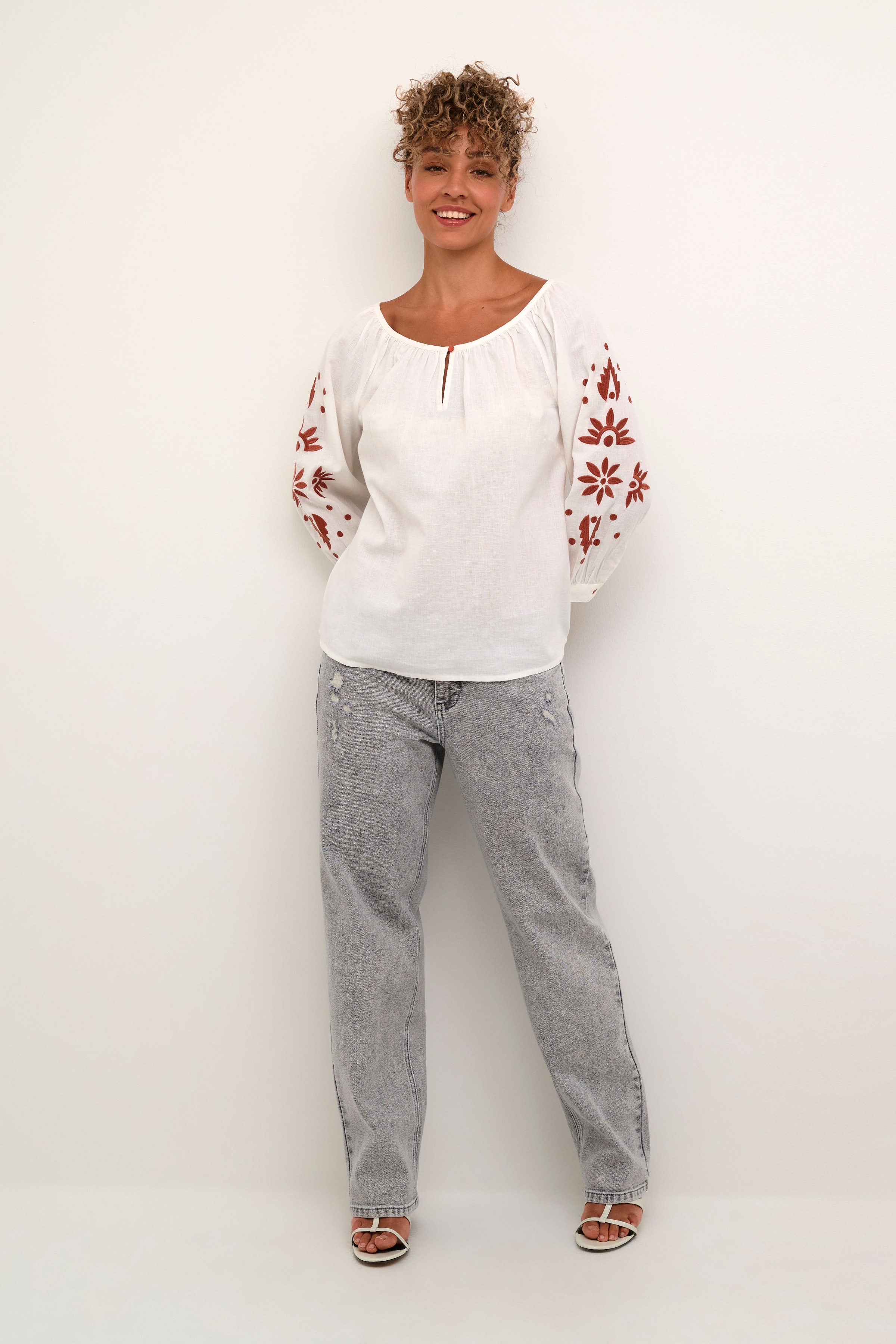 CRAlexi Blouse LOOKBOOK FRONT 10612347-110602