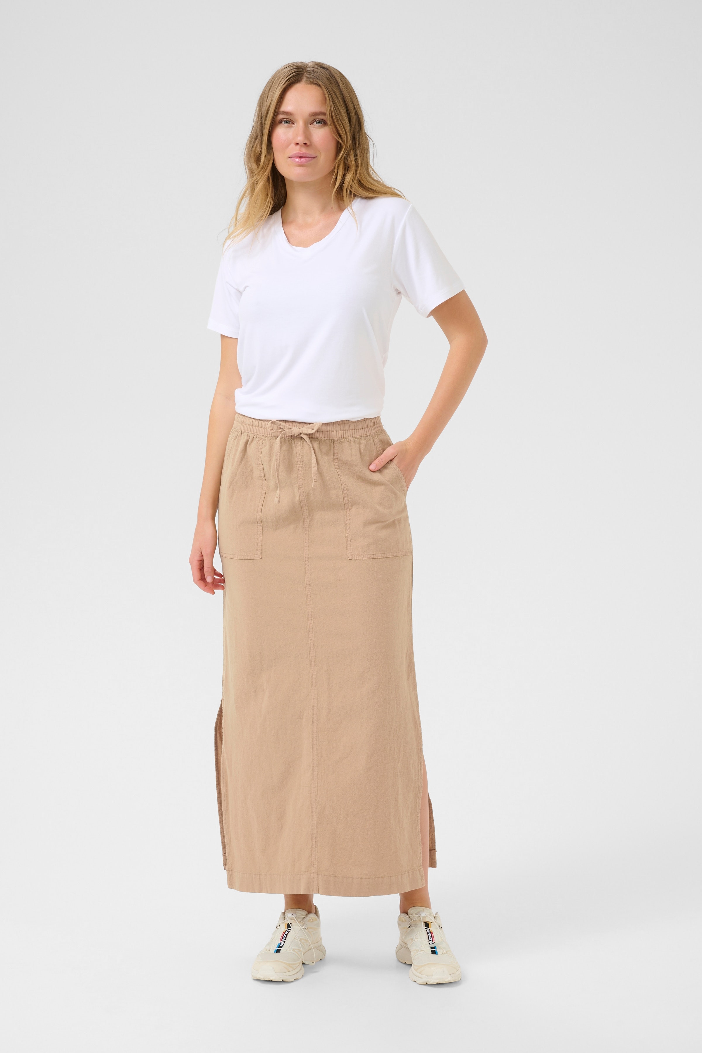 KAnaya Skirt LOOKBOOK FRONT 10509504-101239