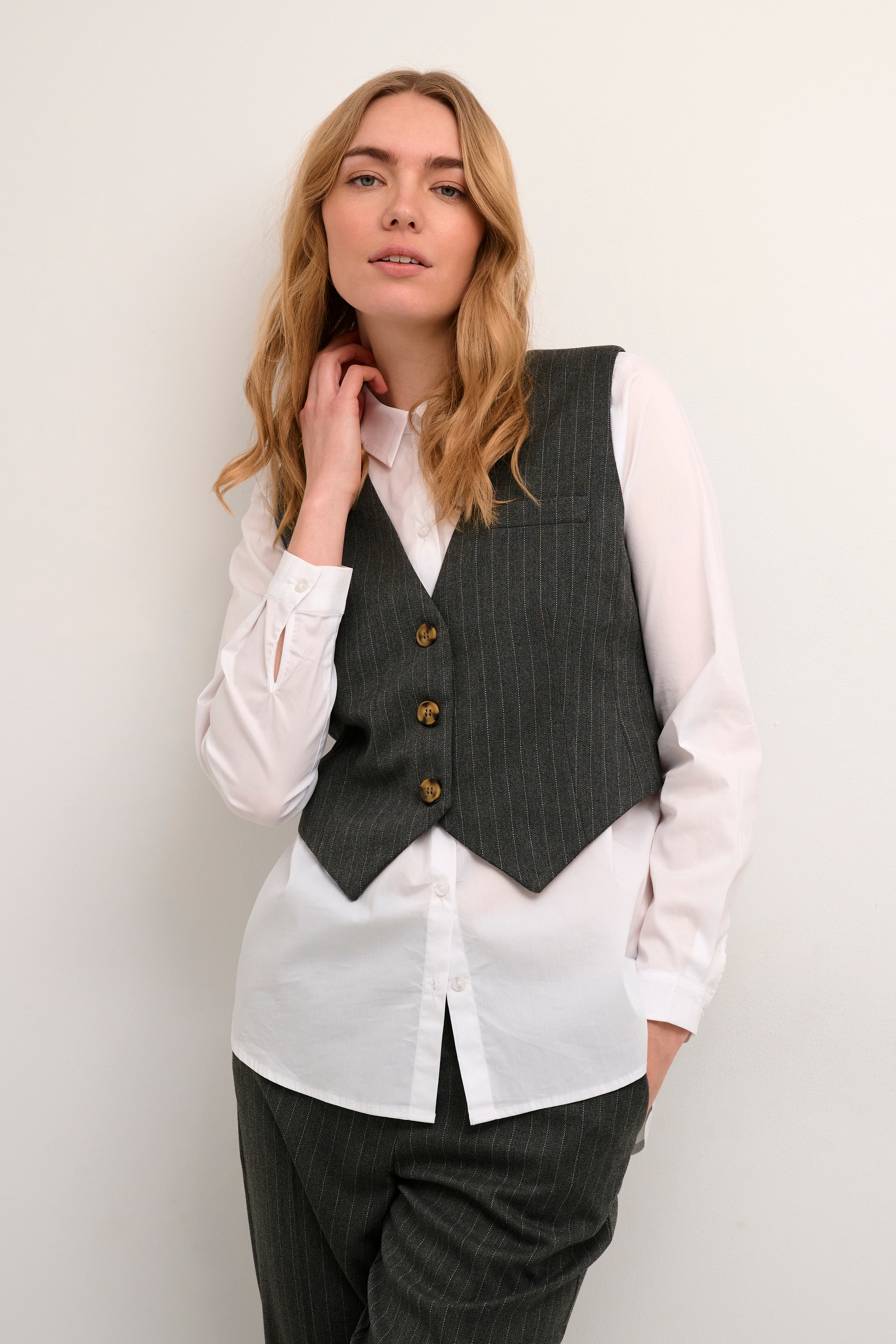 CRNavan Vest LOOKBOOK FRONT 10611838-104845