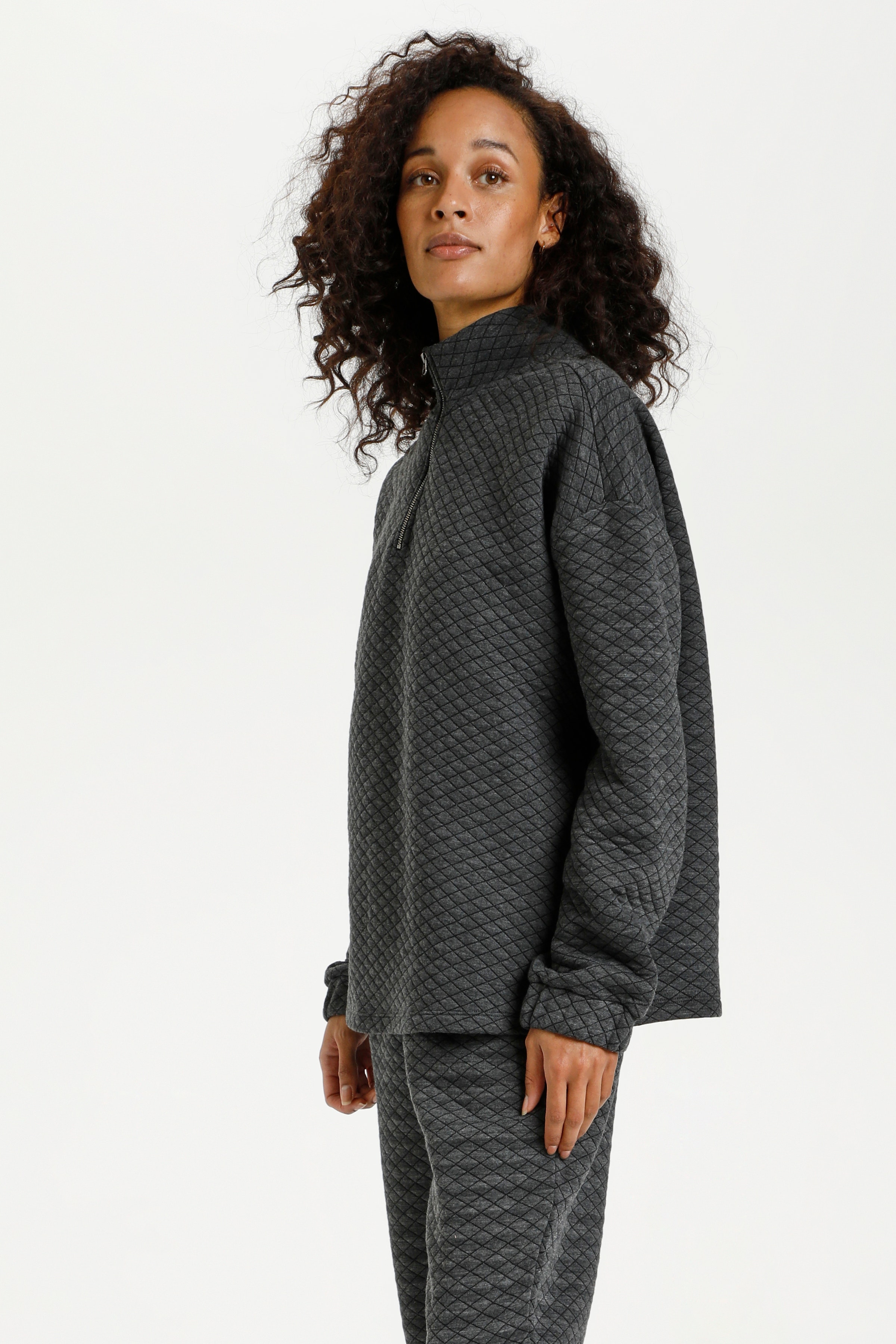 KAjoulyn Sweatshirt LOOKBOOK FRONT 10505769-100125