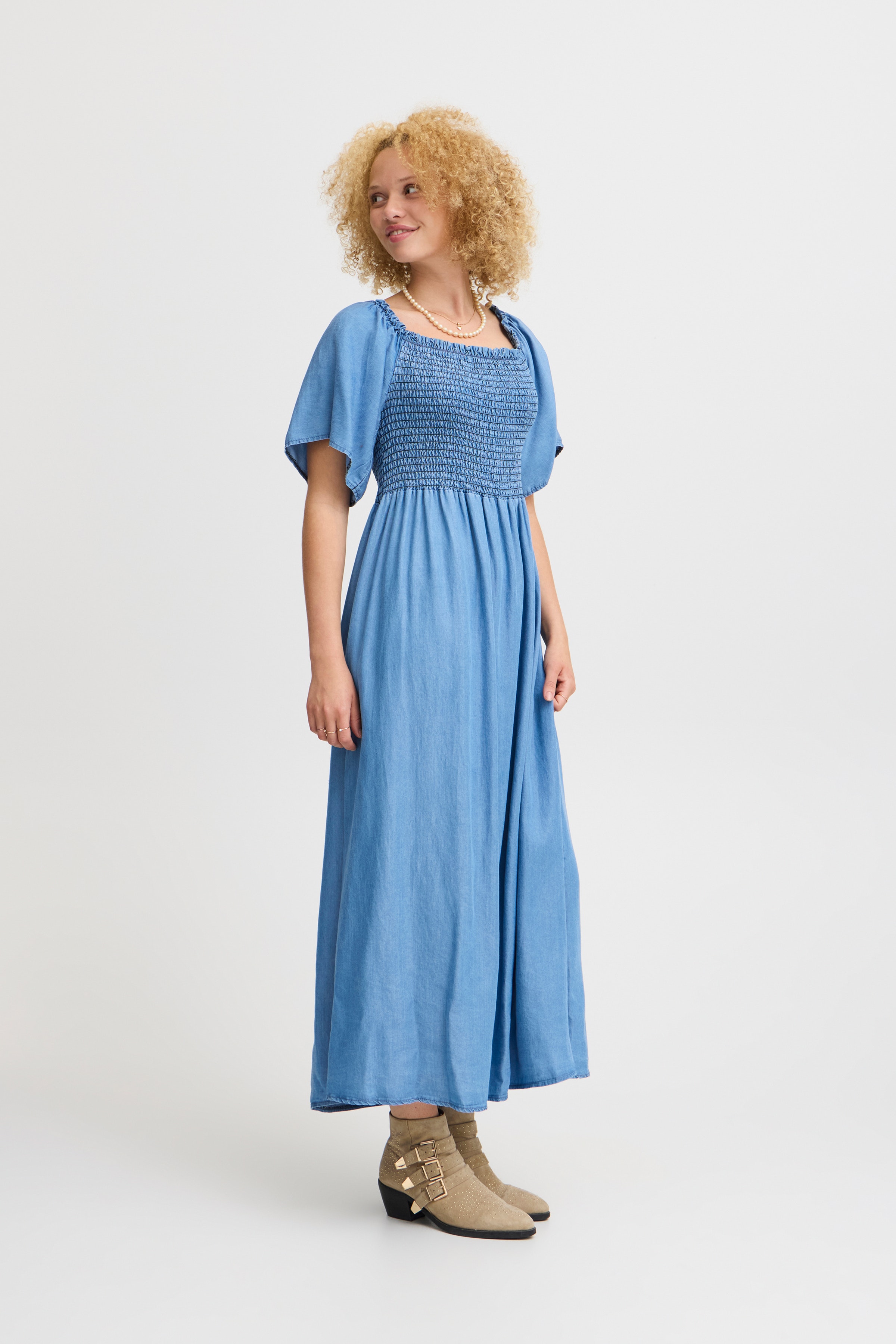 SBJARLINY Kjole LOOKBOOK FRONT 22100616-203403