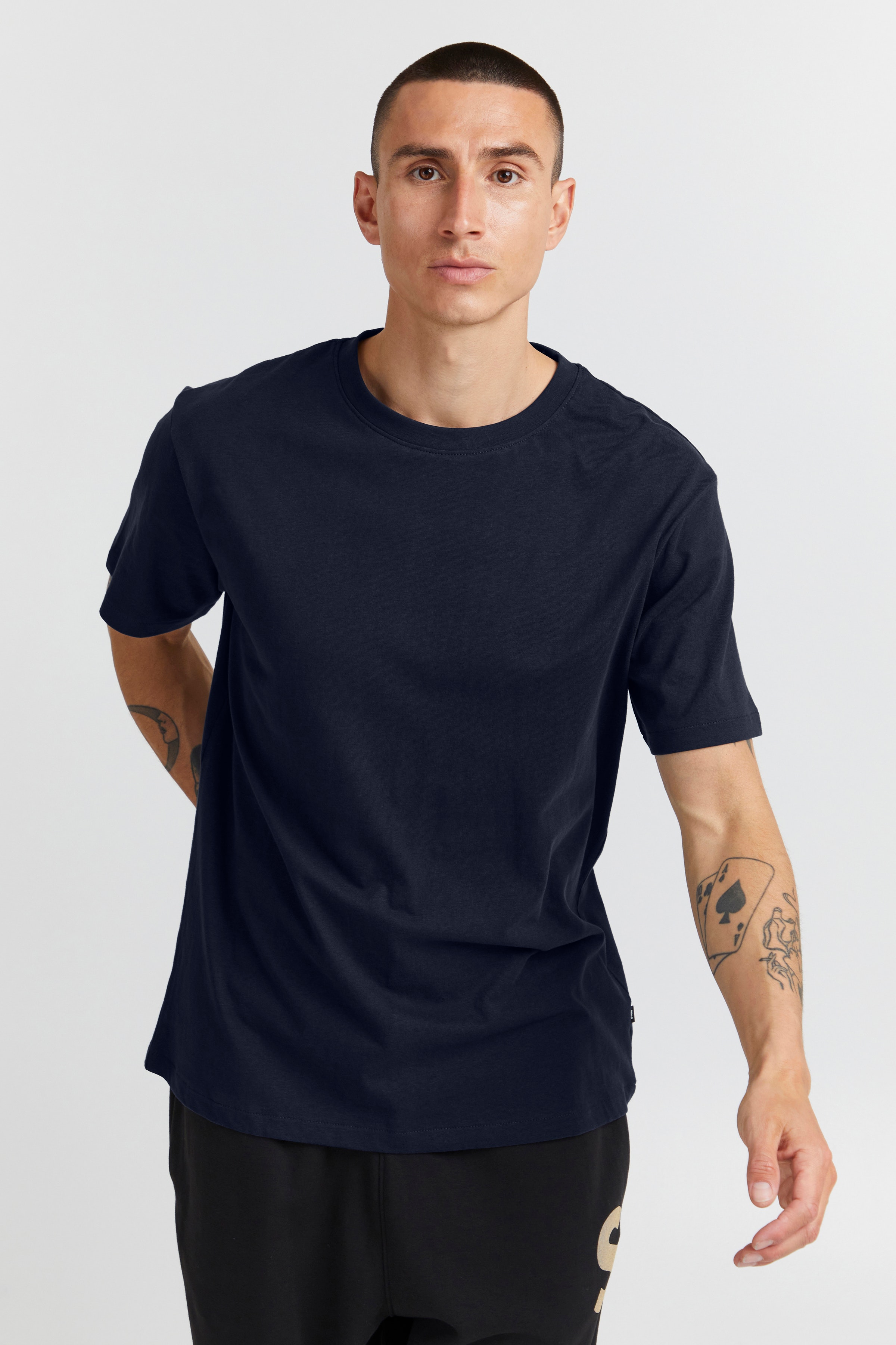 SDCADEL T-shirt LOOKBOOK FRONT 21107195-194010