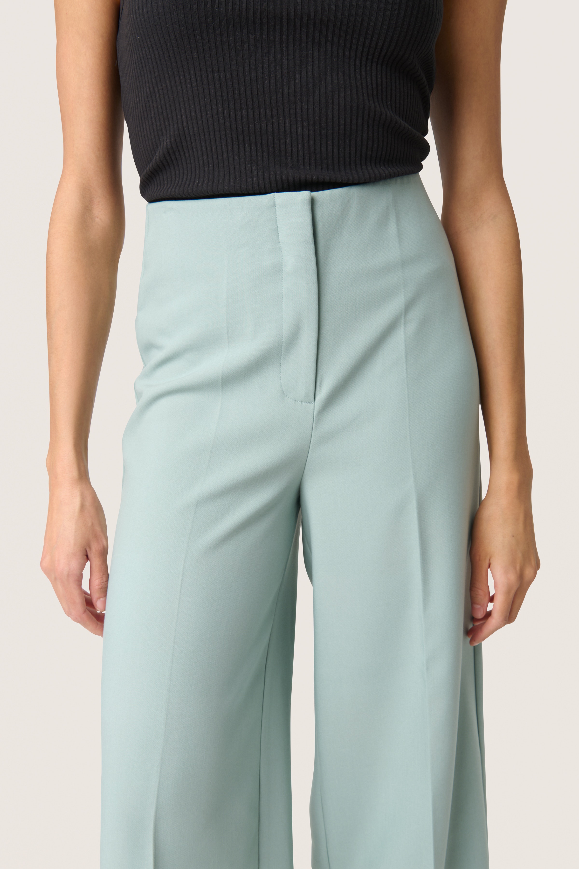 SLCorinne Cropped Hose LOOKBOOK DETAIL 30407013-164706