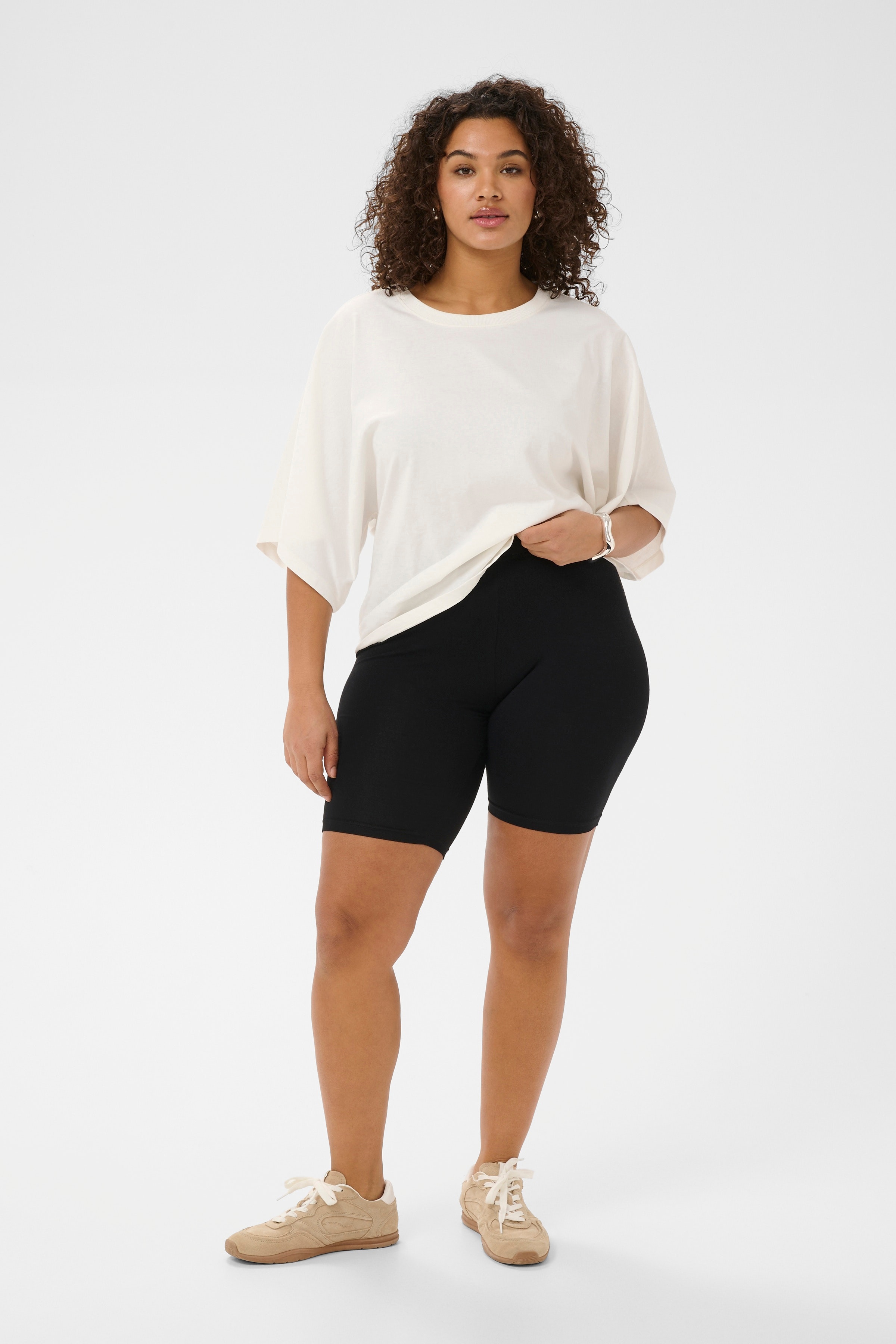 KCjena Shorts LOOKBOOK FRONT 10582093-100121