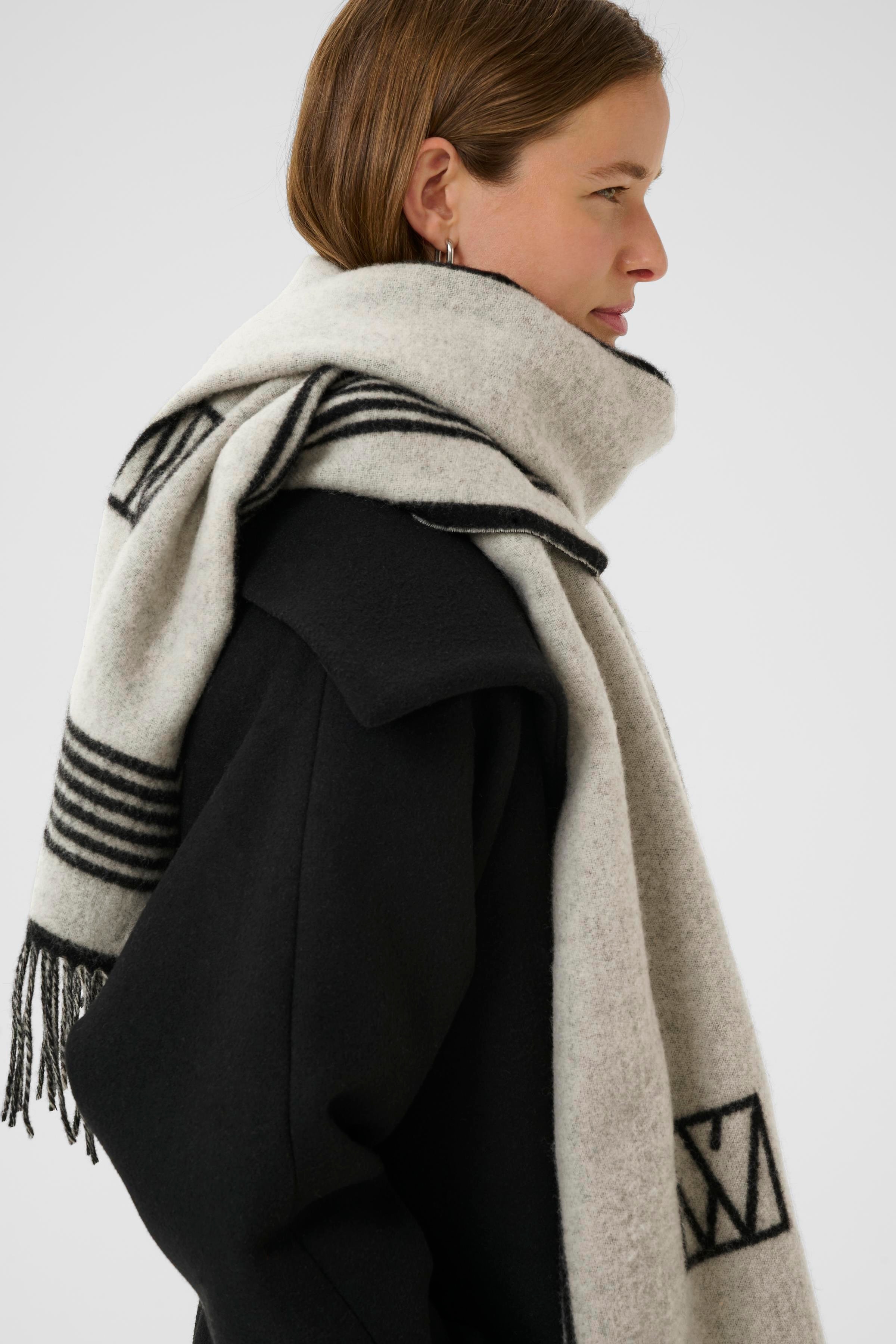 MyrtheIW Logo Scarf LOOKBOOK DETAIL 30106665-110701