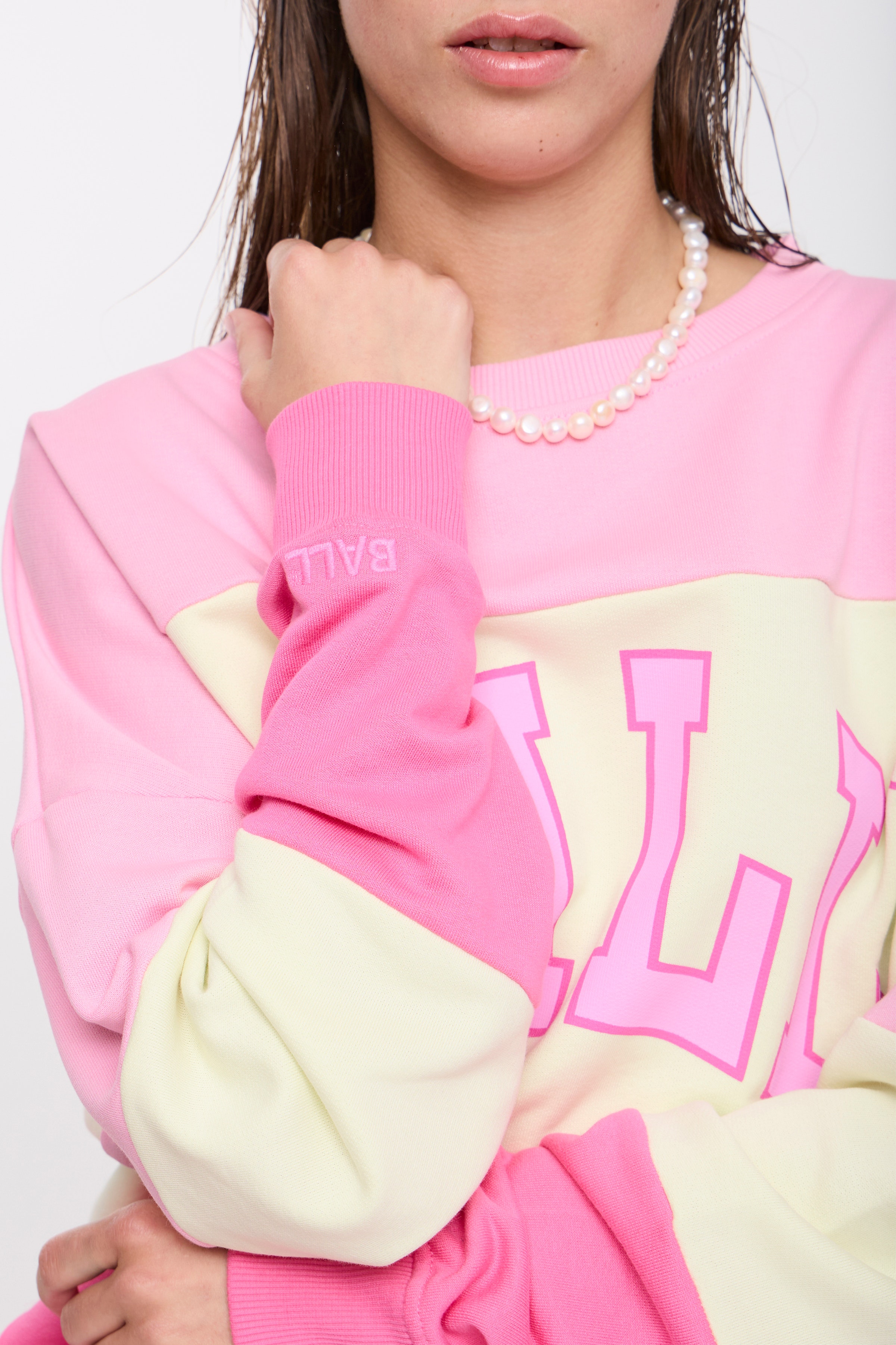 J. ROBINSON MULTI SWEATSHIRT LOOKBOOK DETAIL 50400047-204224