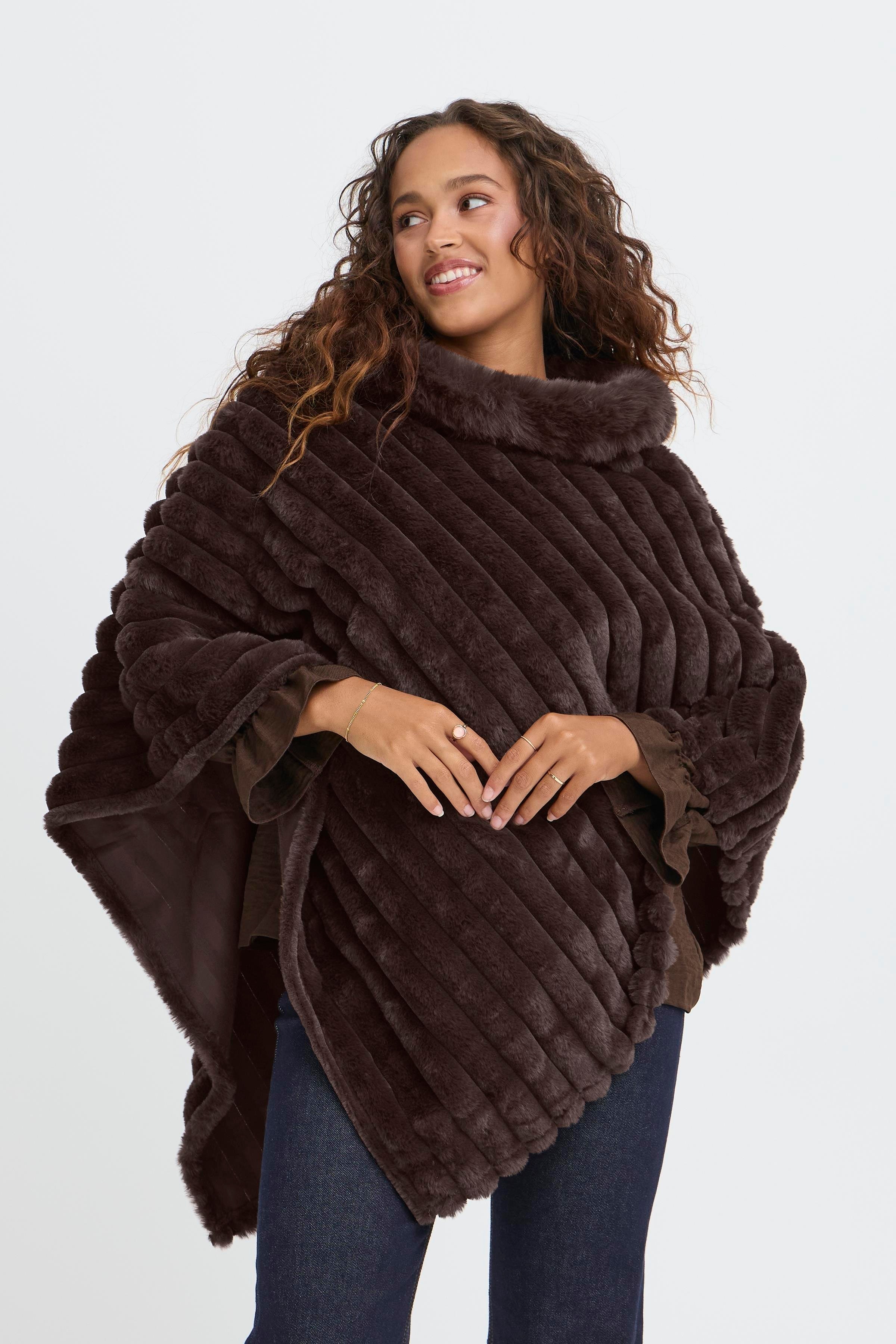 SBDANIO Poncho LOOKBOOK FRONT 22101097-191109