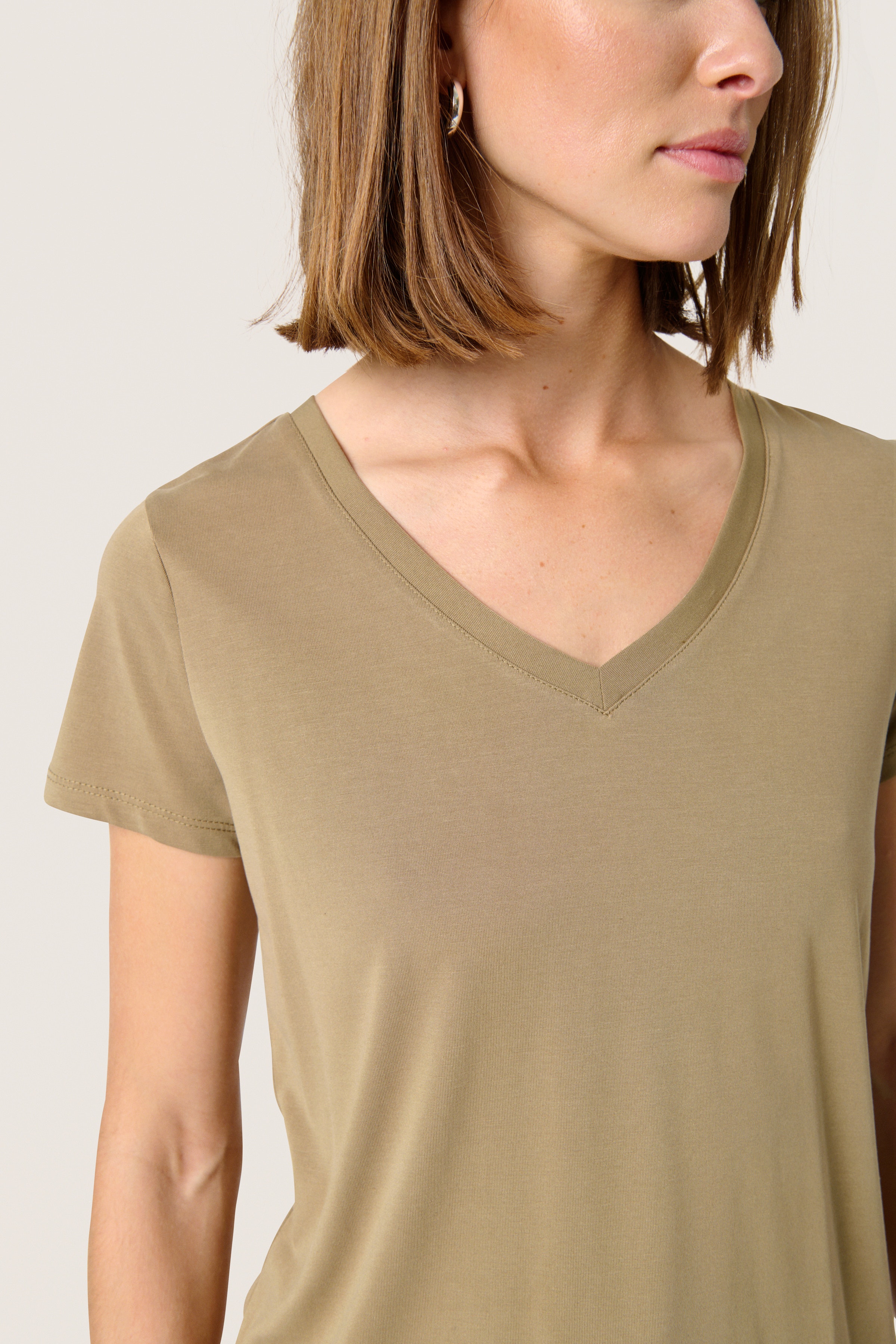 SLColumbine V-neck T-shirt LOOKBOOK DETAIL 30404284-180617