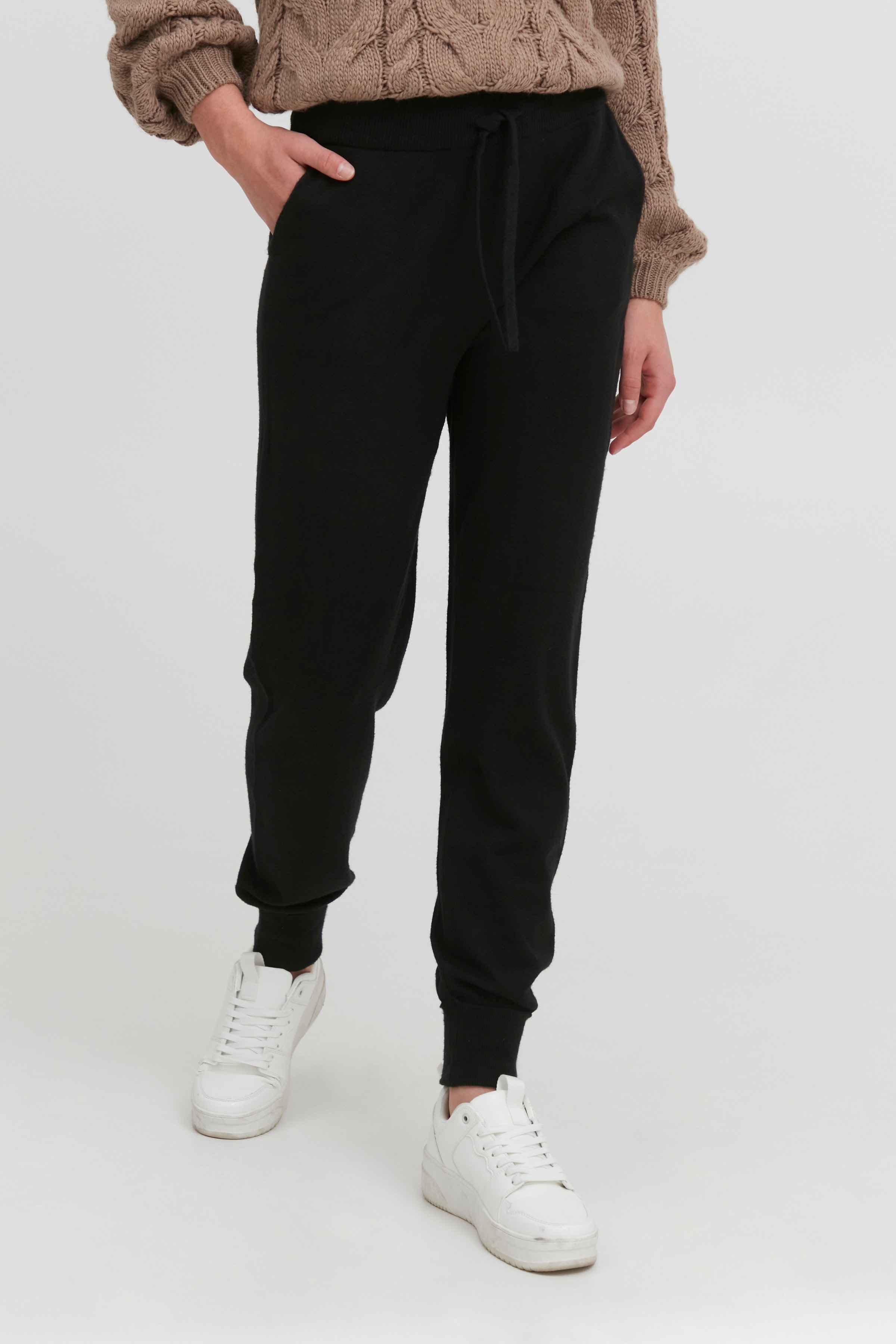 IHKAVA Bukser LOOKBOOK FRONT 20115035-194008