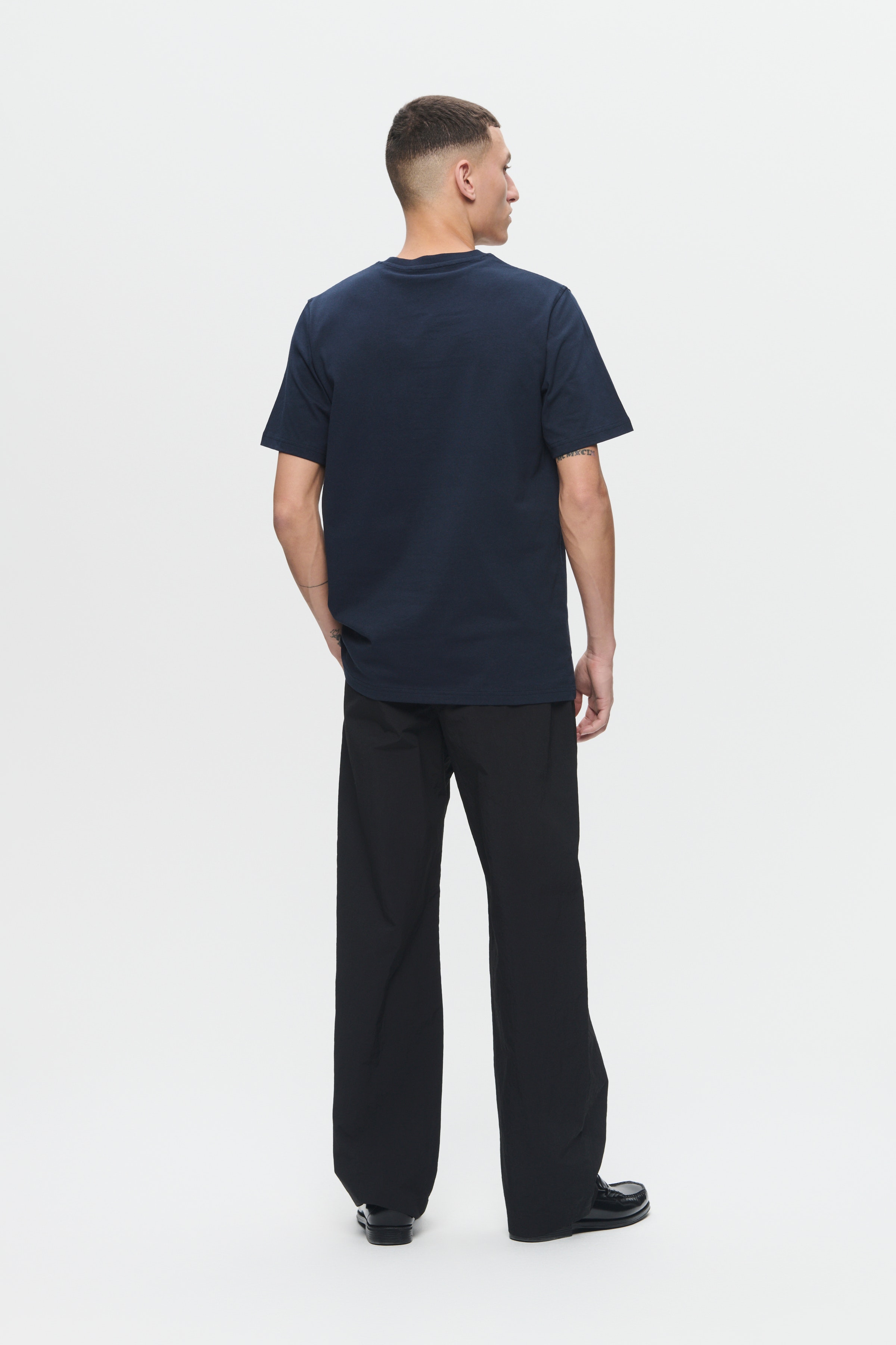 WWEssential T-shirt LOOKBOOK BACK 30250245-194011
