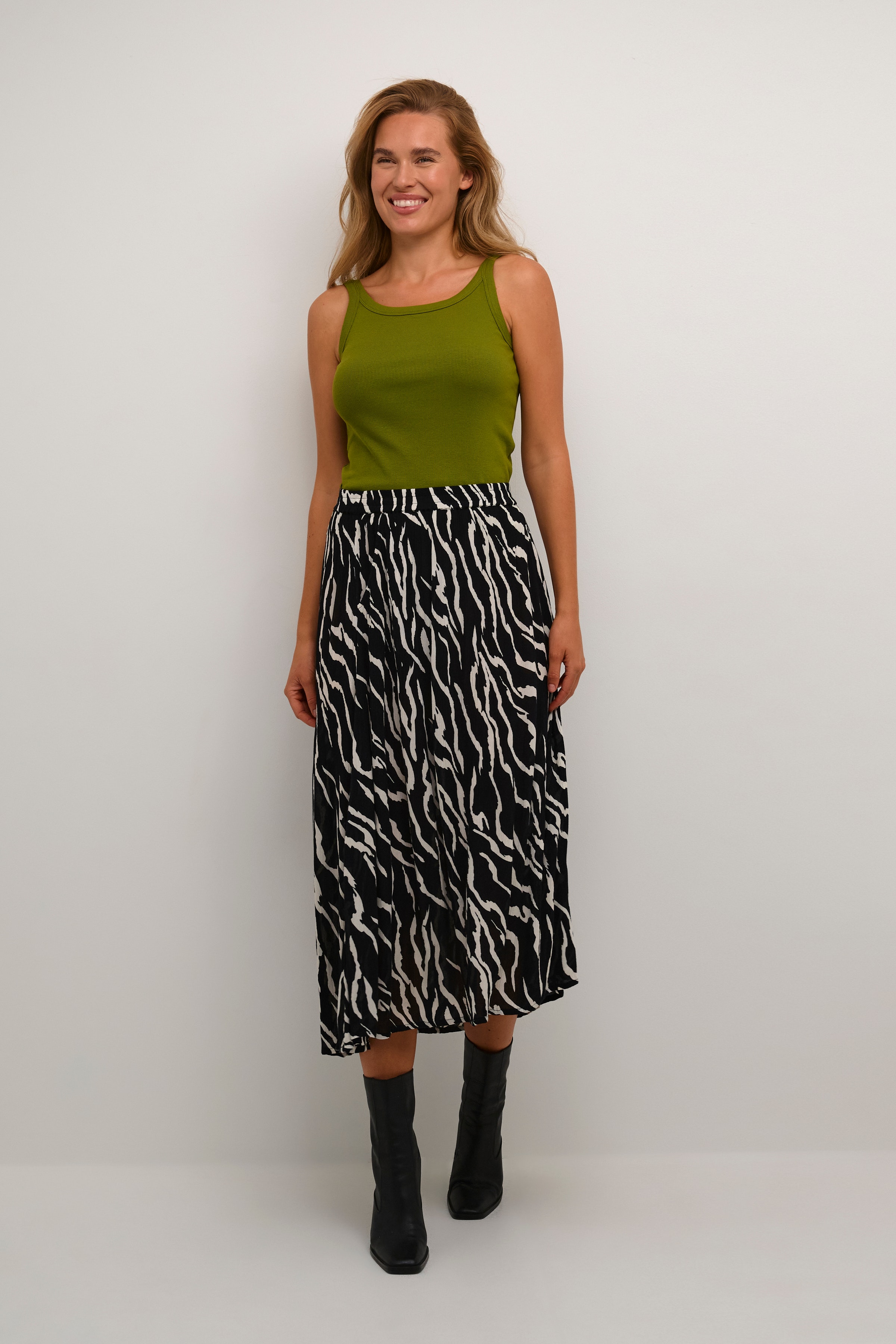 KAamber Skjørt LOOKBOOK FRONT 10508267-103939