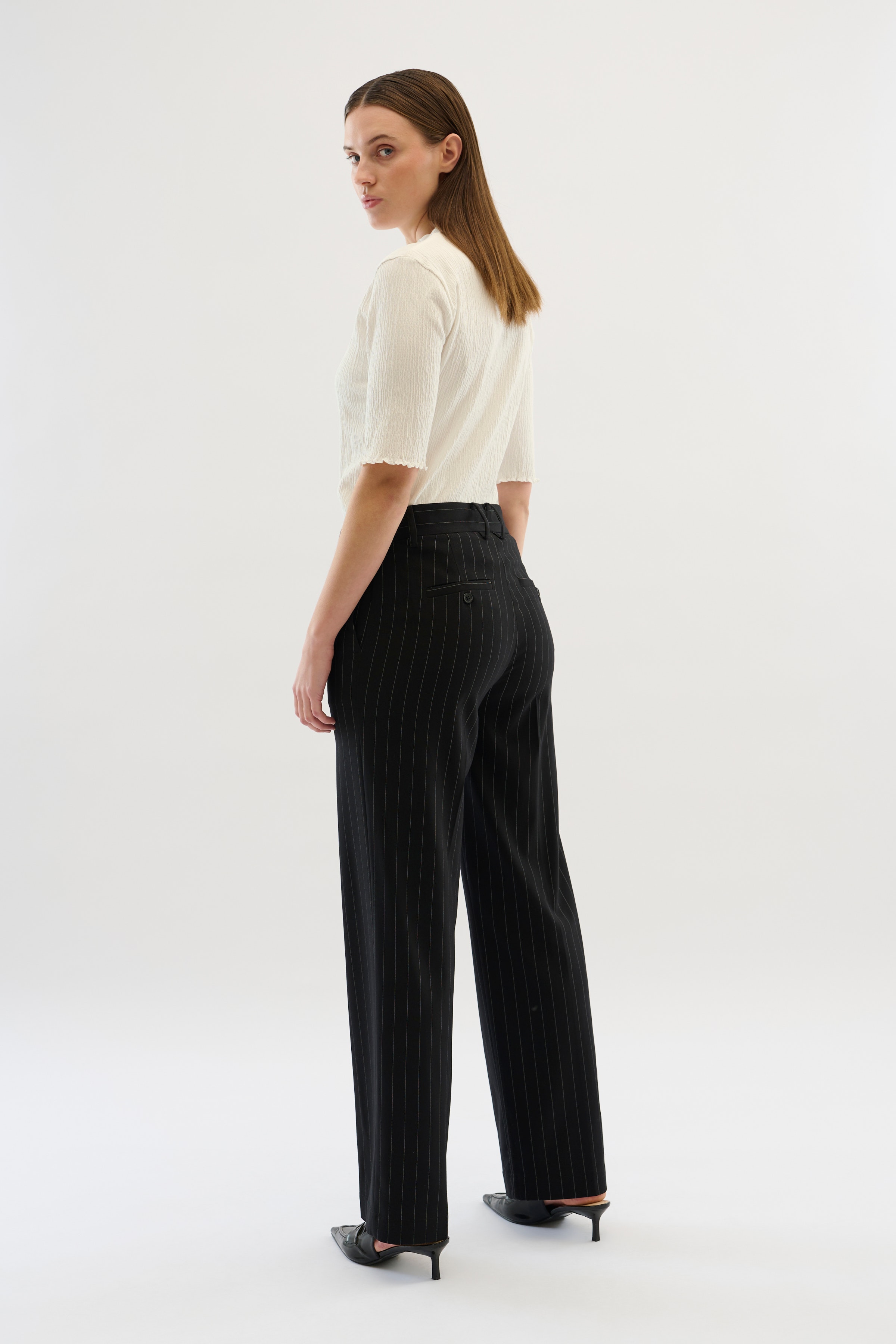 KBMilano Trousers LOOKBOOK FRONT 10104990-194008