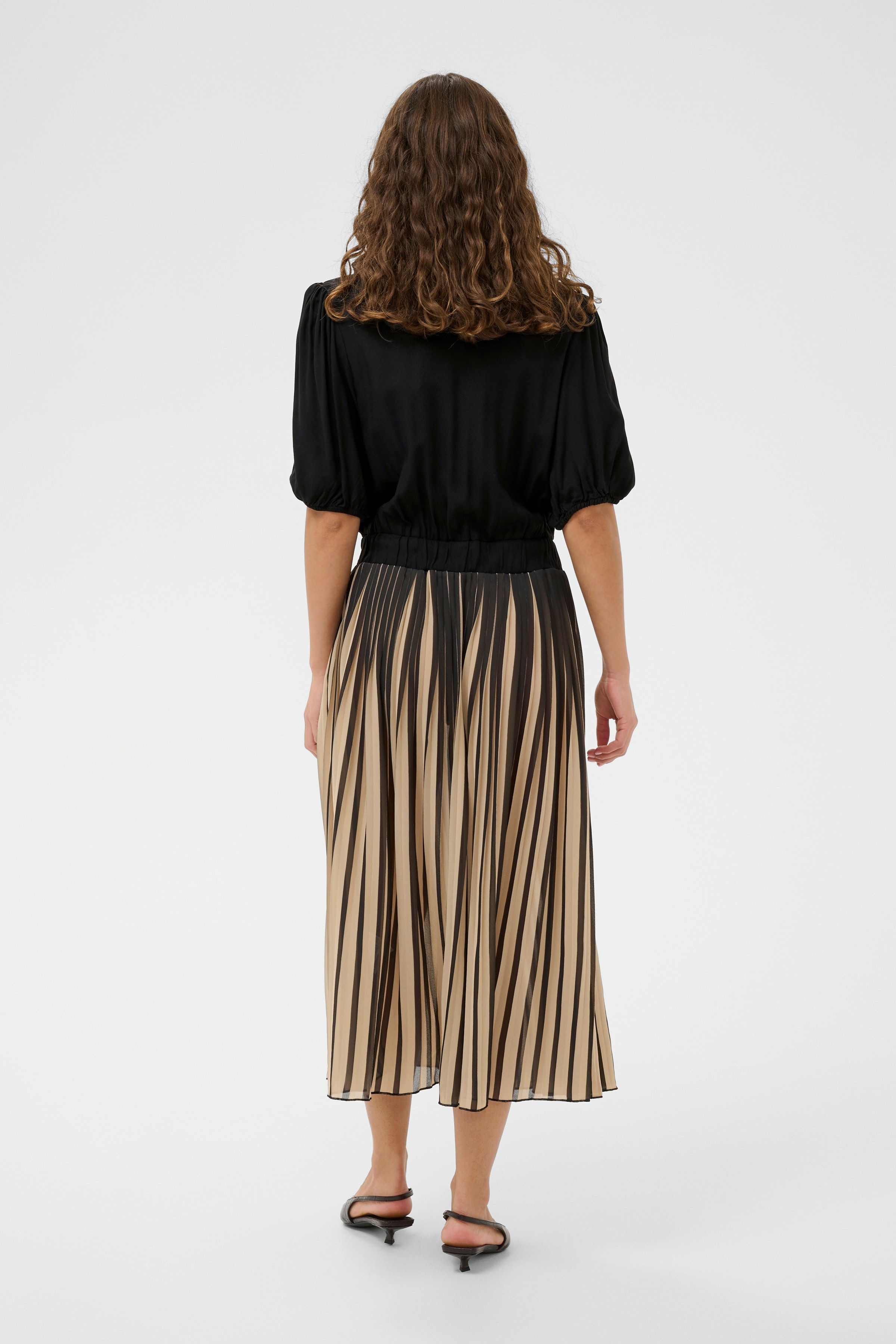 CUcarly Jurk LOOKBOOK BACK 50110993-500012