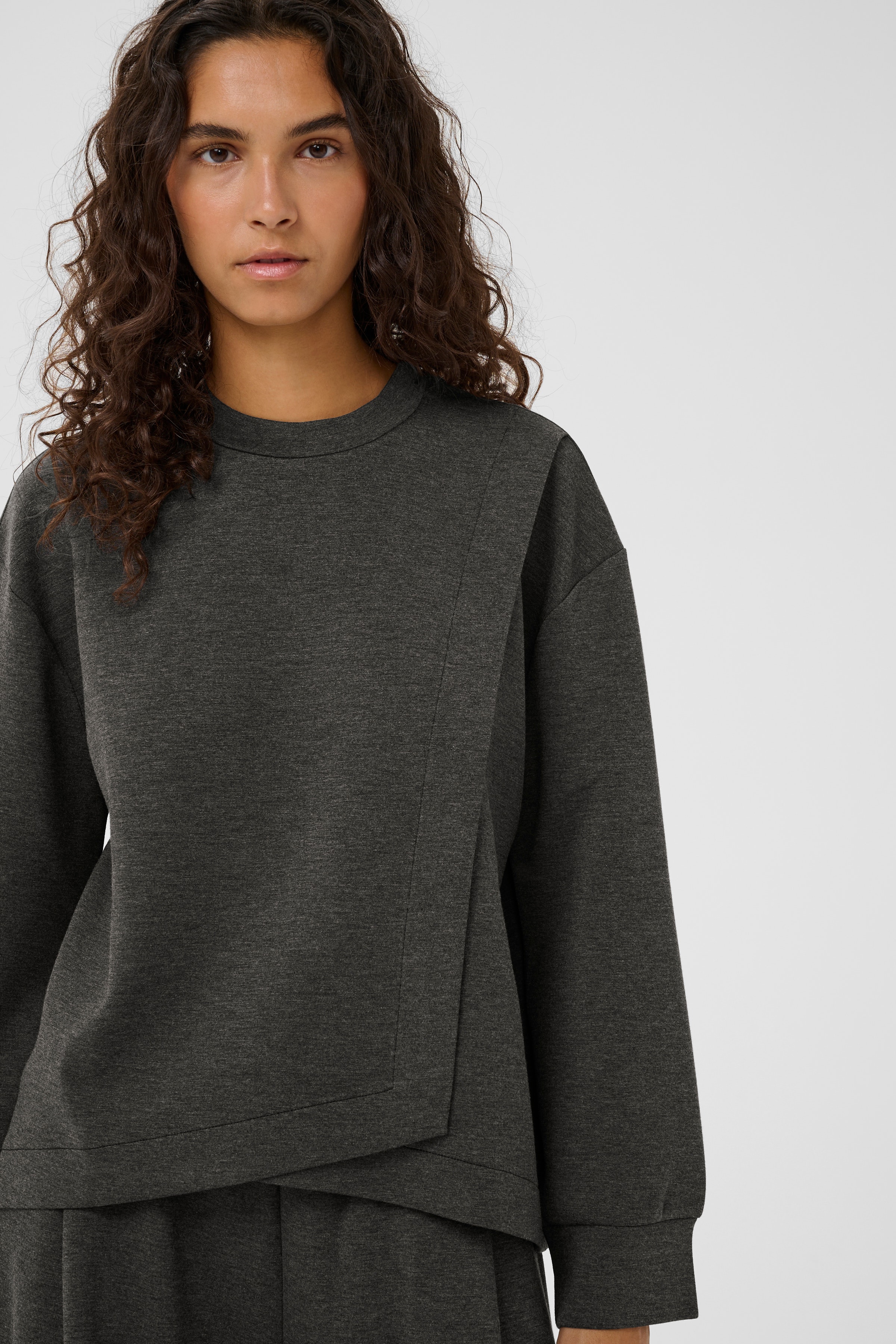 GidaIW Sweatshirt LOOKBOOK DETAIL 30111104-300596