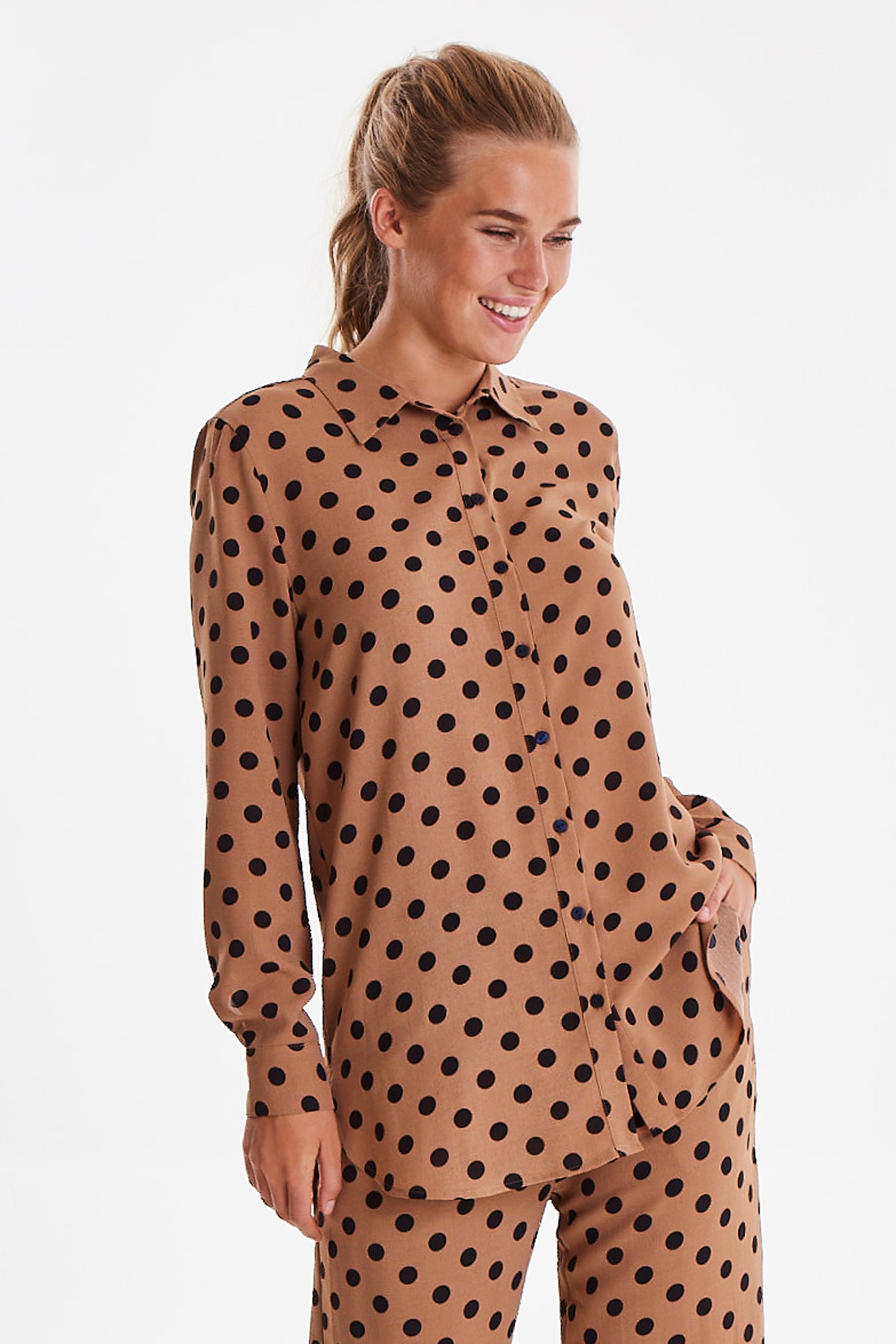 BXHinna Shirt LOOKBOOK FRONT 20808398-80184