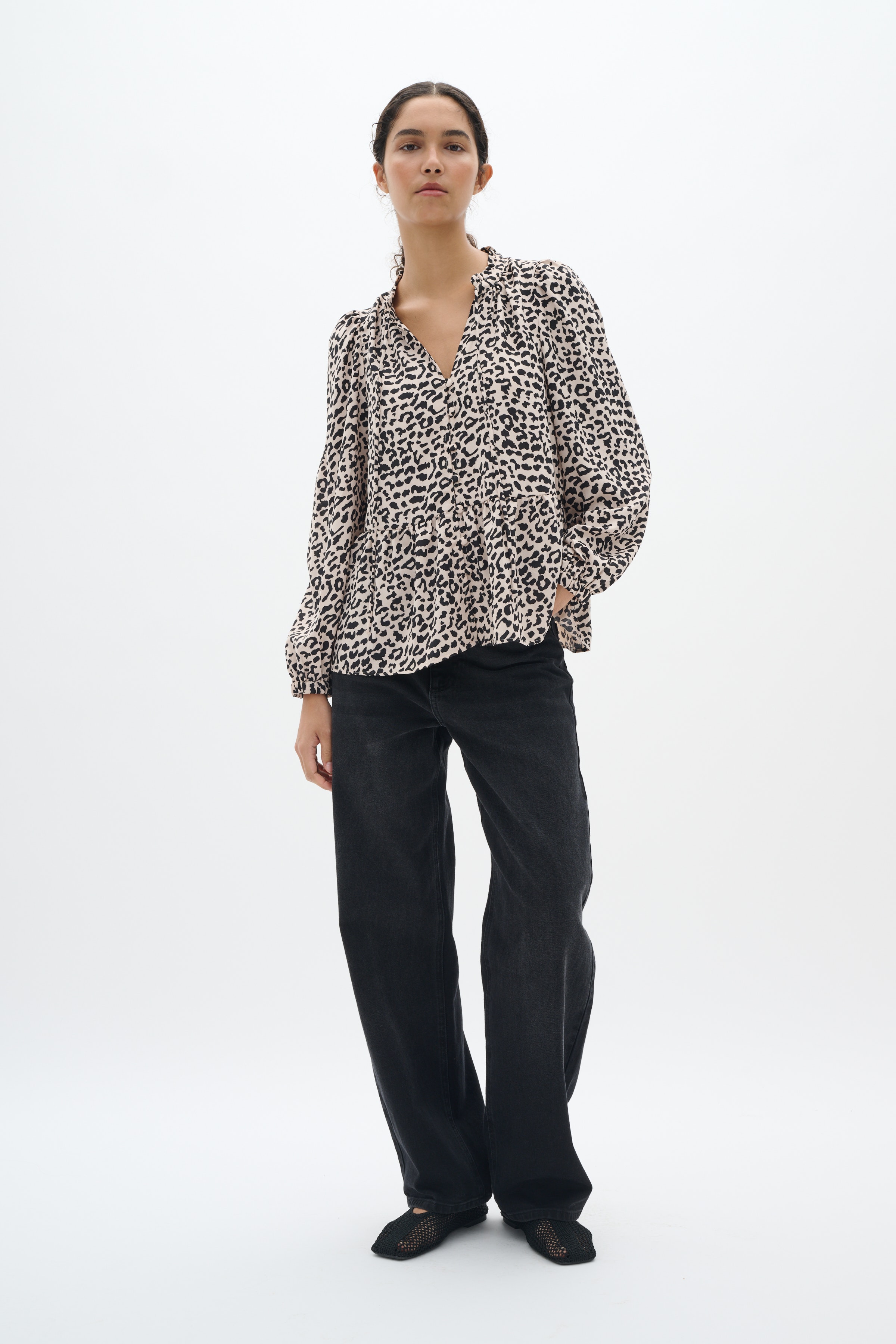 NinahIW Leopard Shirt LOOKBOOK FRONT 30110400-300824