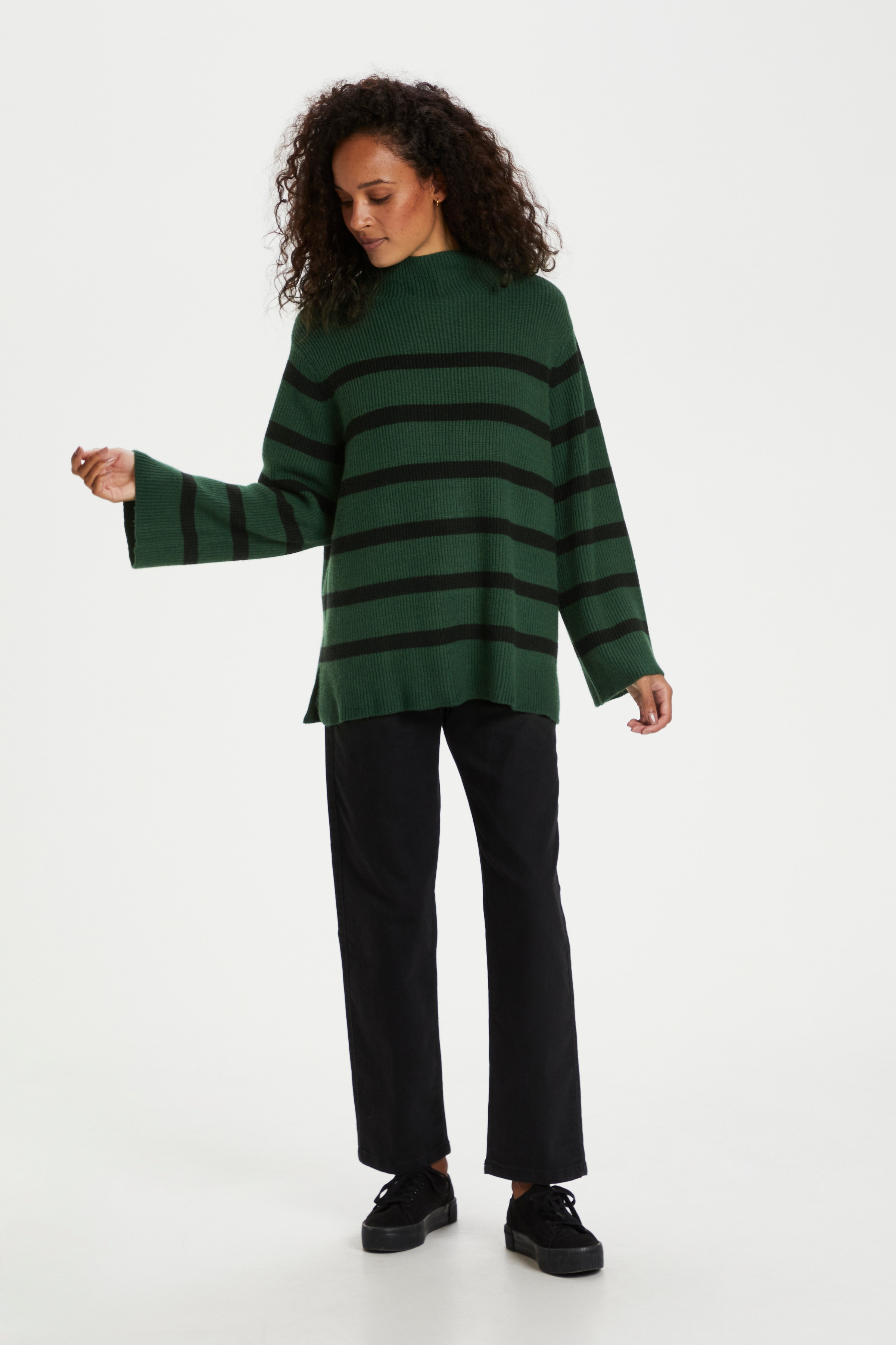 KAmala Pullover LOOKBOOK FRONT 10504920-100650