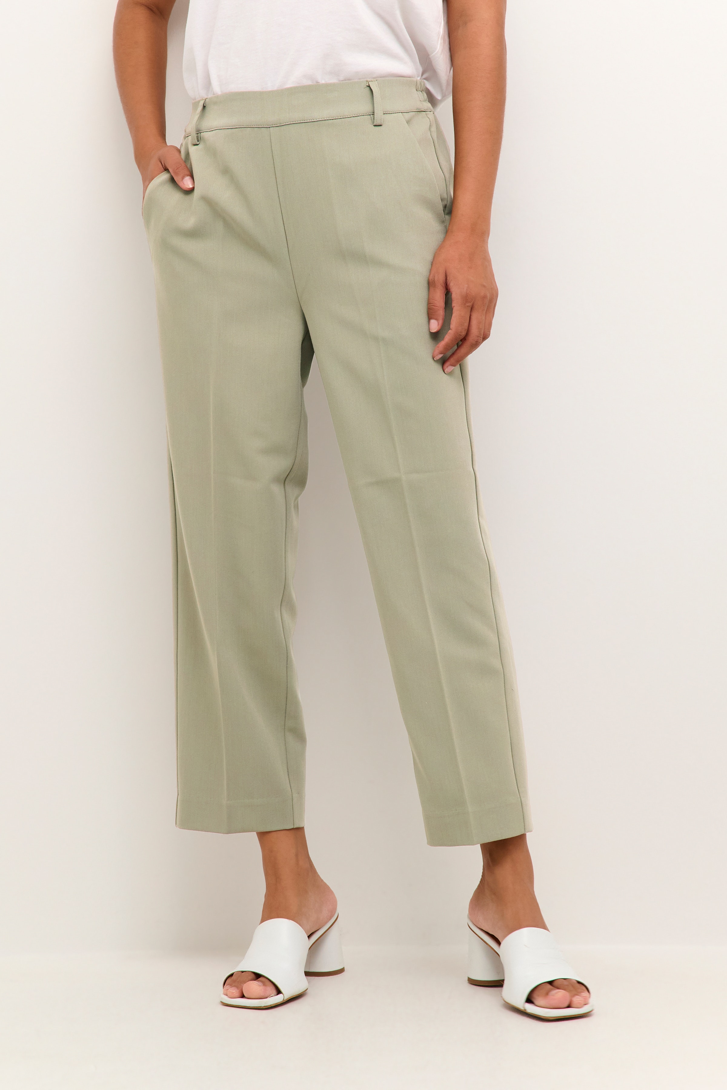 KAsakura Cropped Pants LOOKBOOK FRONT 10506127-170613