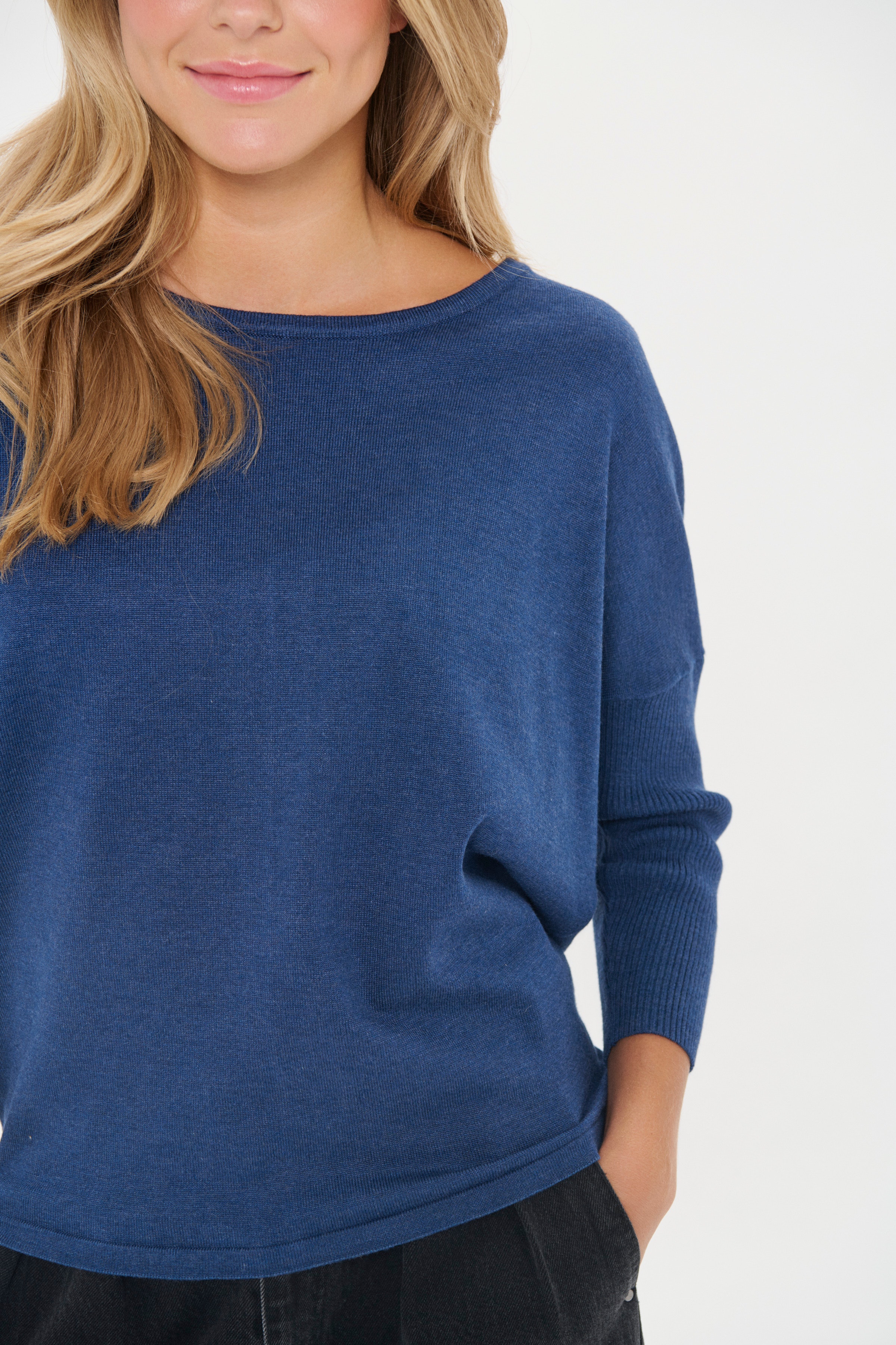 MilaSZ R-Neck Pullover LOOKBOOK DETAIL 30500003-1941111