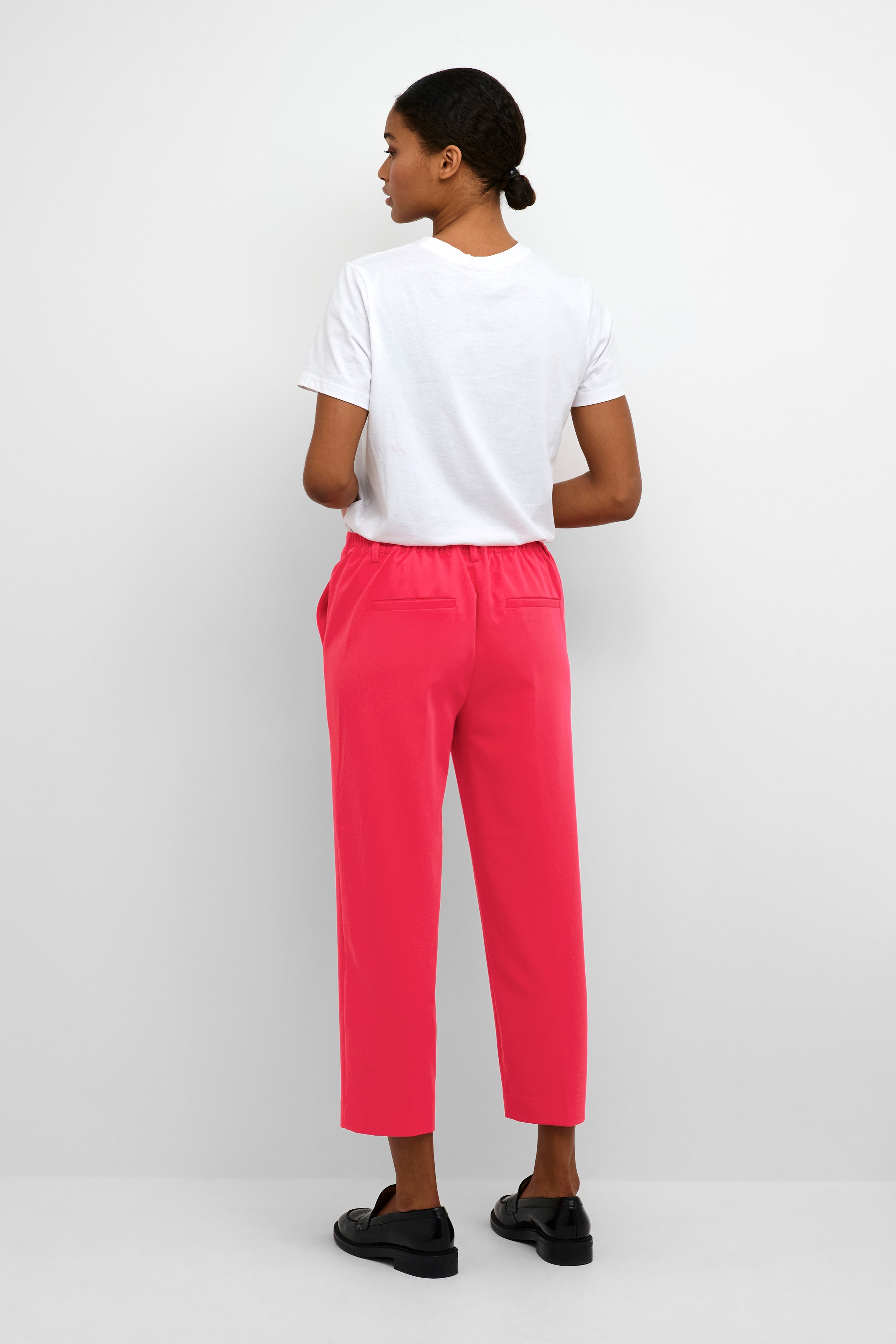 KAsakura Cropped Pants LOOKBOOK BACK 10506127-181856