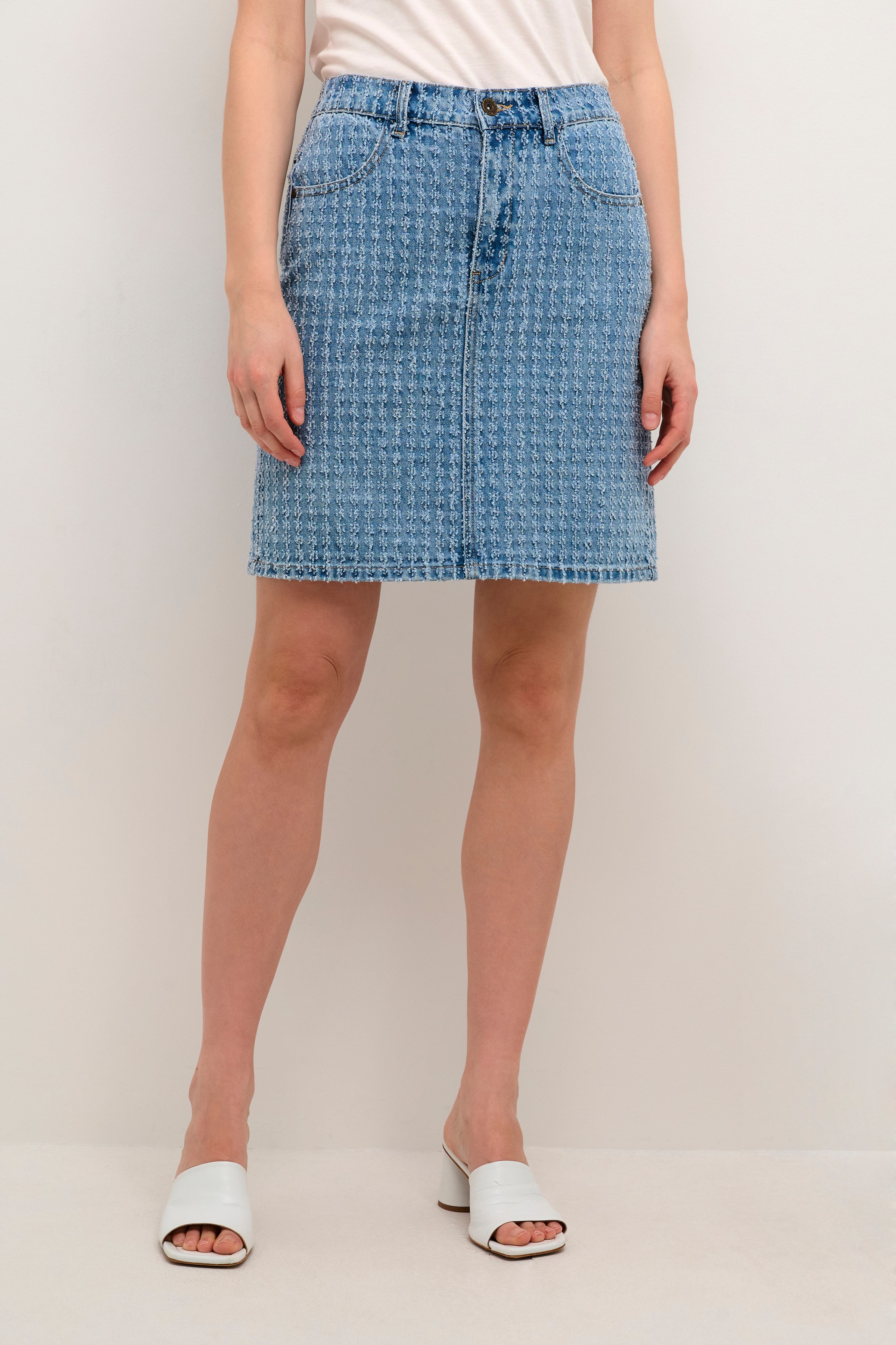 CRBona Skirt LOOKBOOK FRONT 10611237-104109