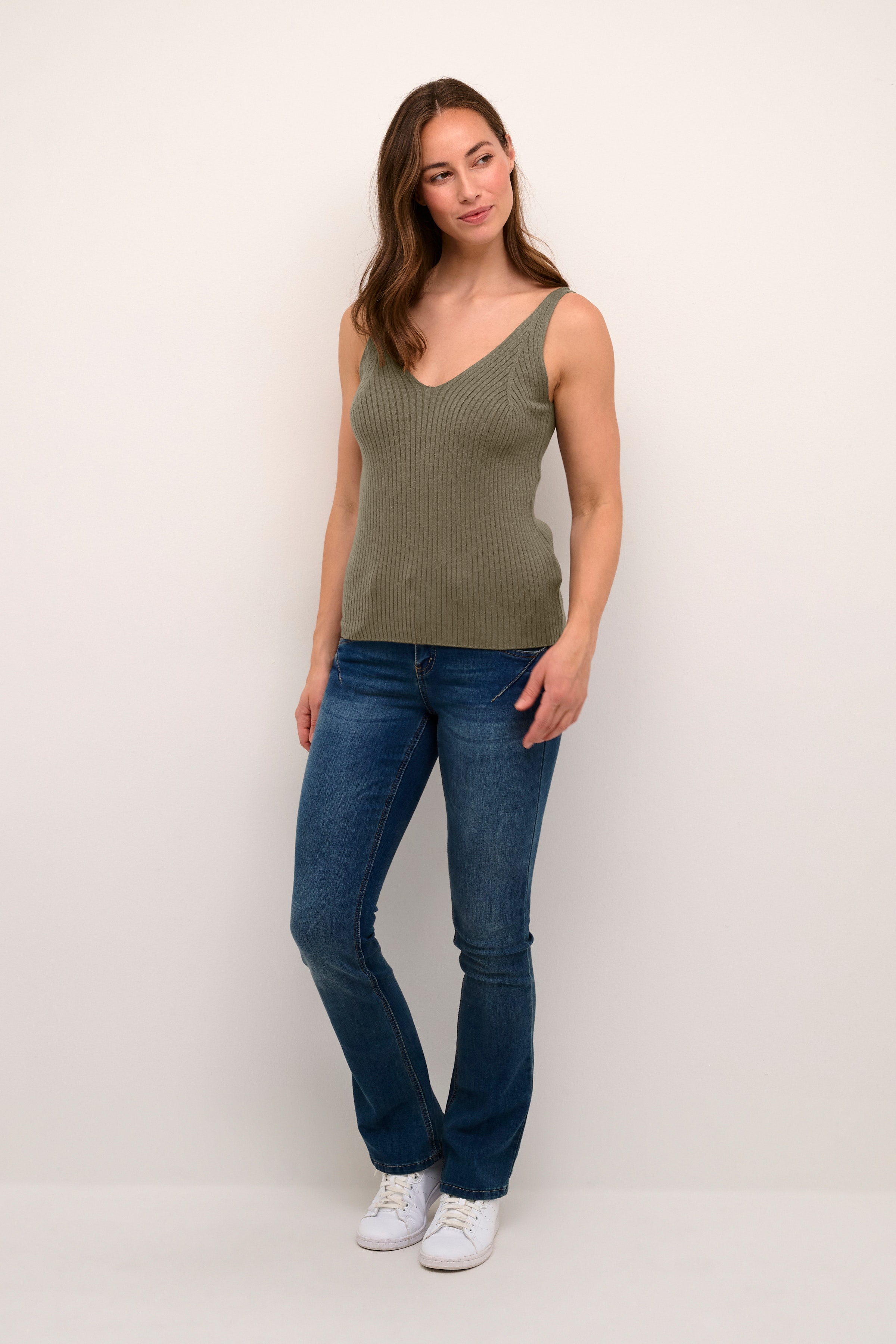 CRDela Top LOOKBOOK FRONT 10611718-190403