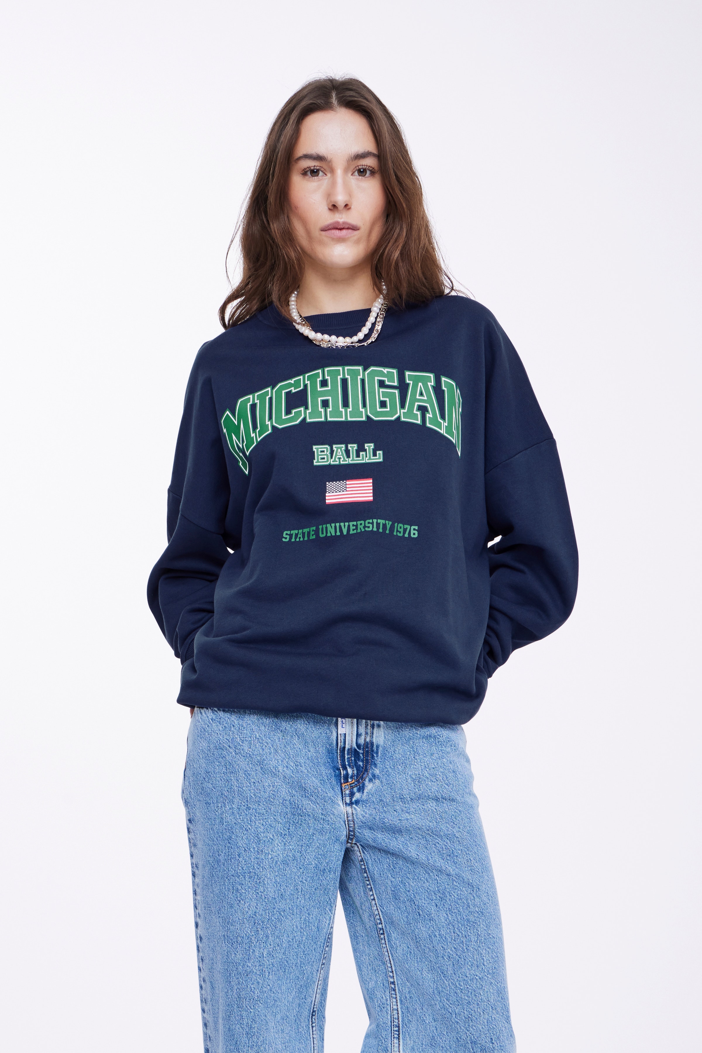 L. SMITH SWEATSHIRT LOOKBOOK FRONT 50400051-193934