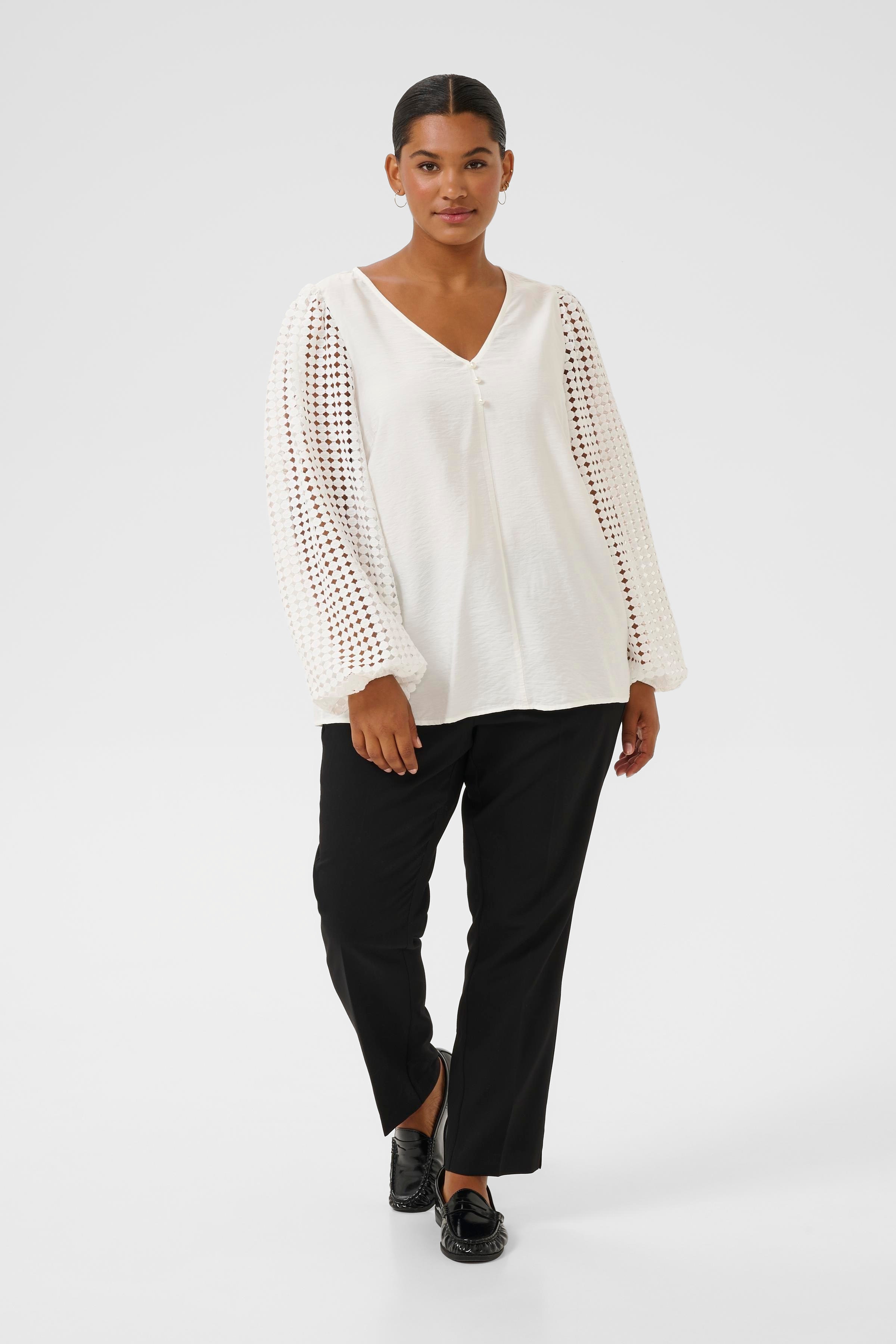 KCtulla Blouse LOOKBOOK FRONT 10583662-110602