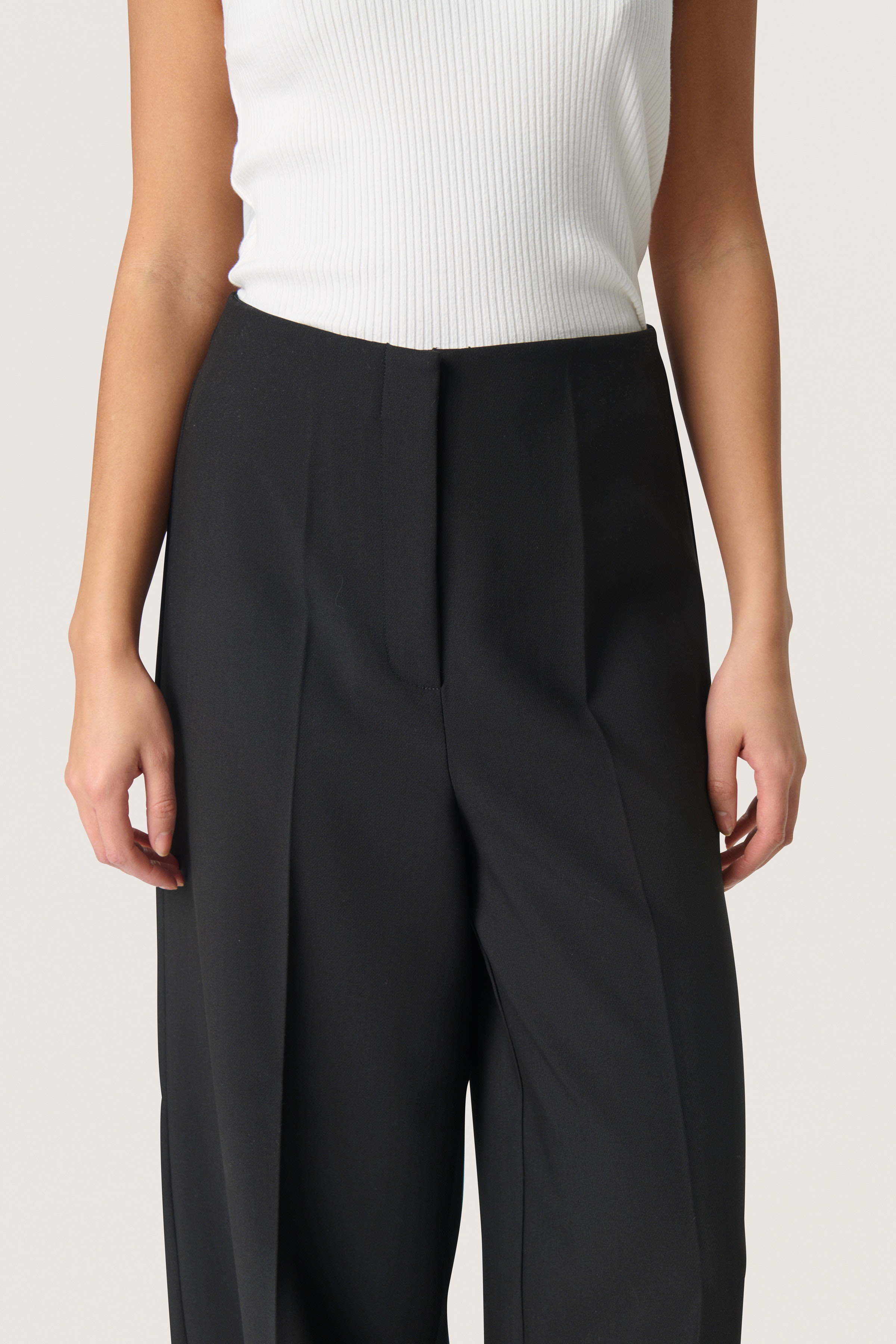 SLCorinne Cropped Hose LOOKBOOK DETAIL 30407013-194008