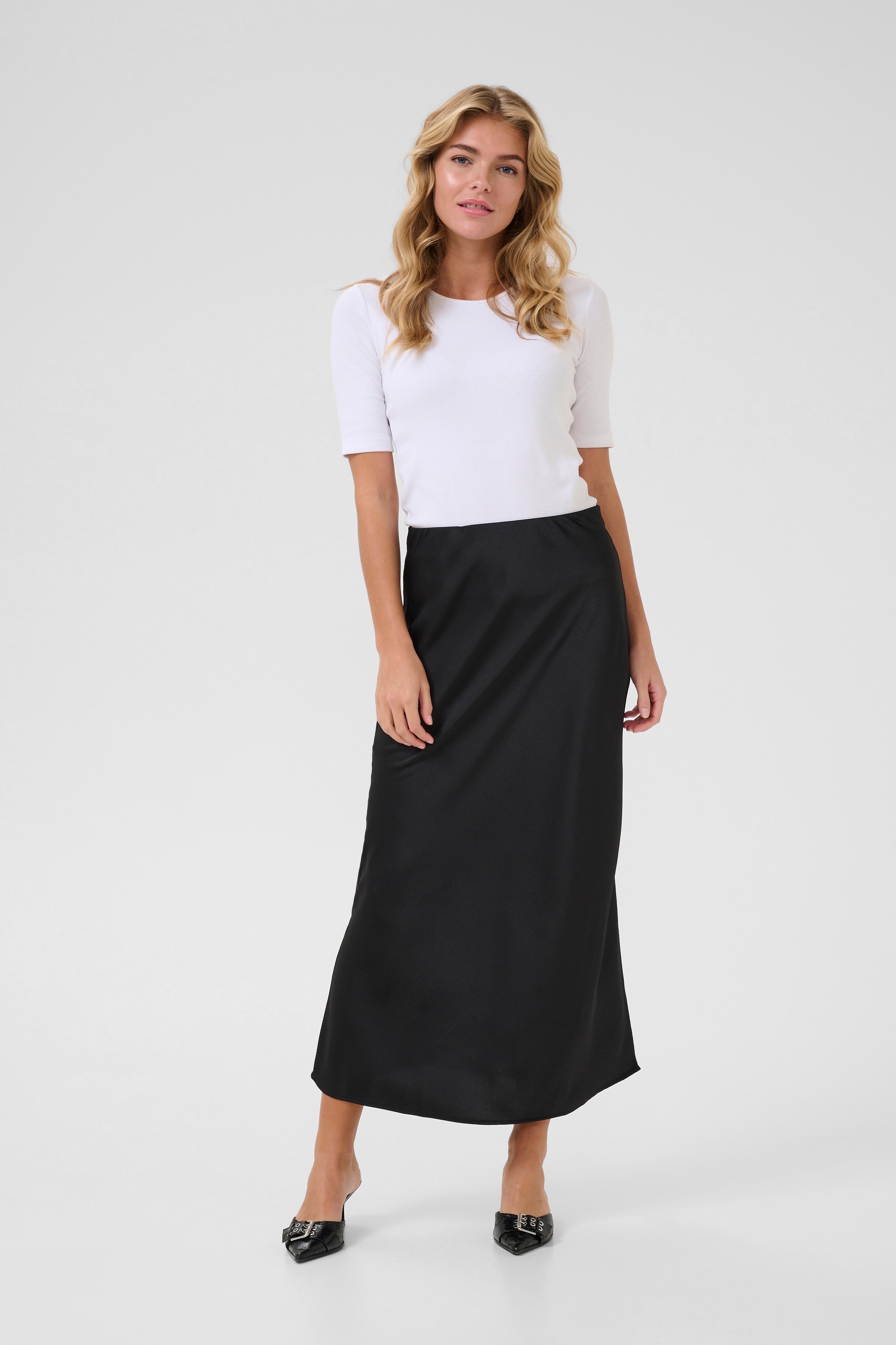 KAvera Skirt LOOKBOOK FRONT 10510343-100121