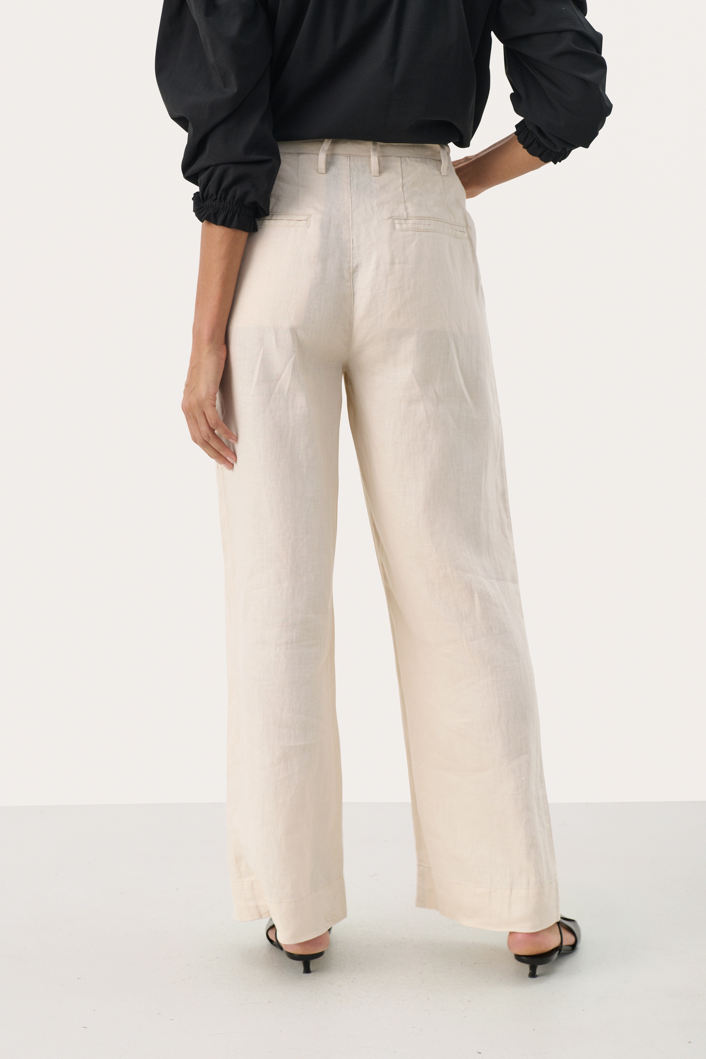 NanatiPW Linen Trousers LOOKBOOK BACK 30309385-130400