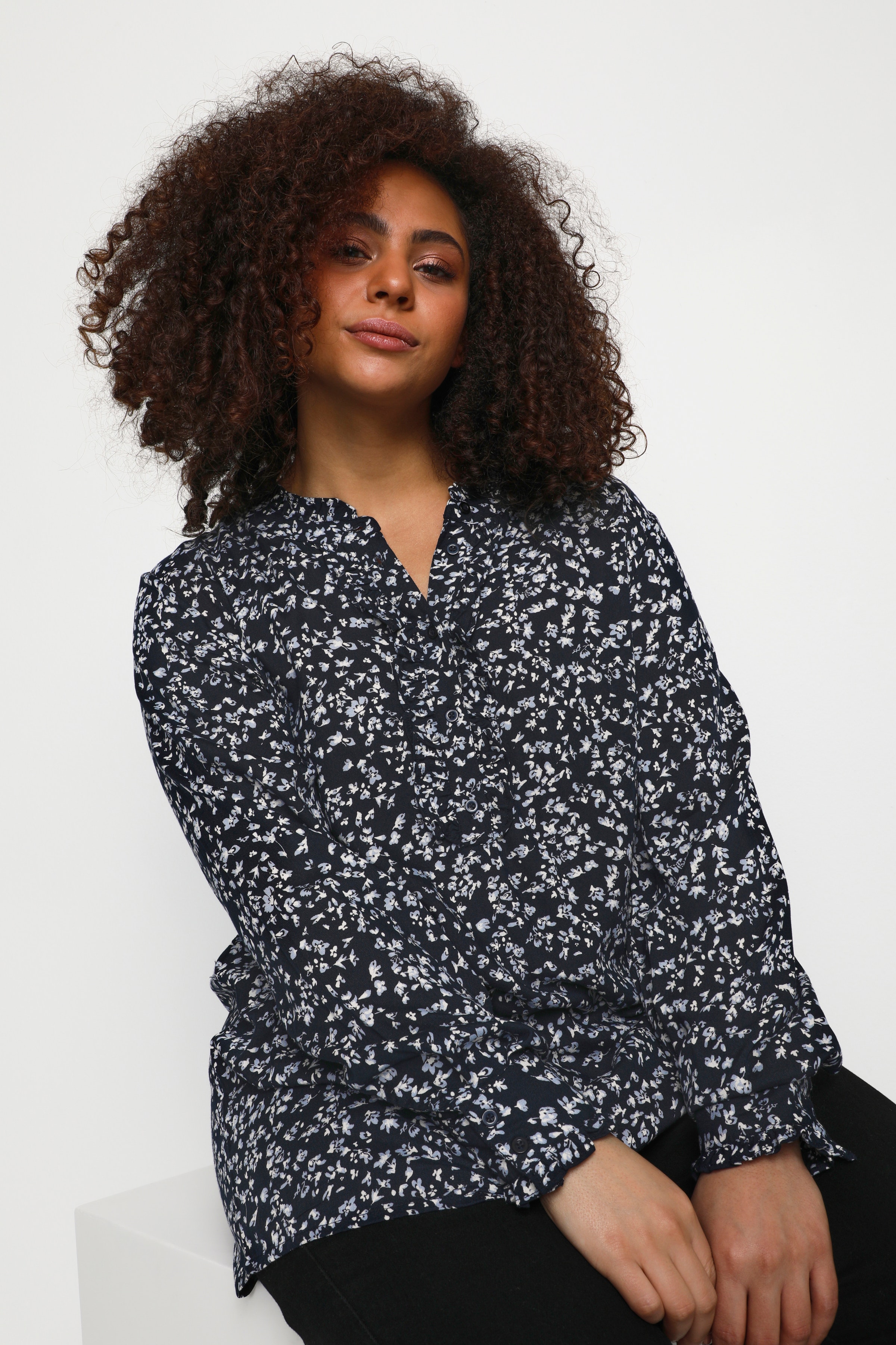 KCviba Blouse with long sleeve LOOKBOOK DETAIL 10581015-103190