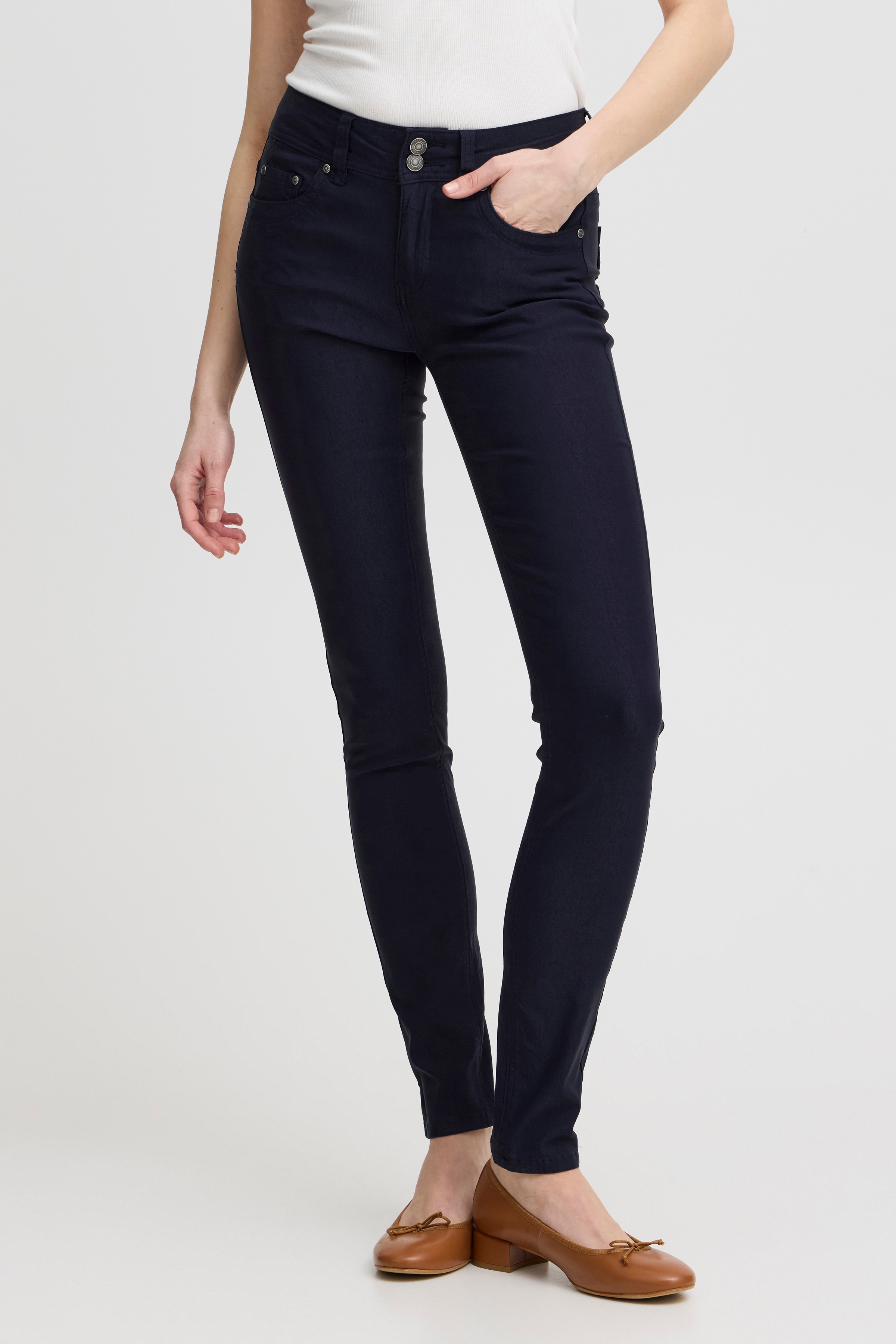 ZALINFR BUKSER CASUAL LOOKBOOK FRONT 601748-60468