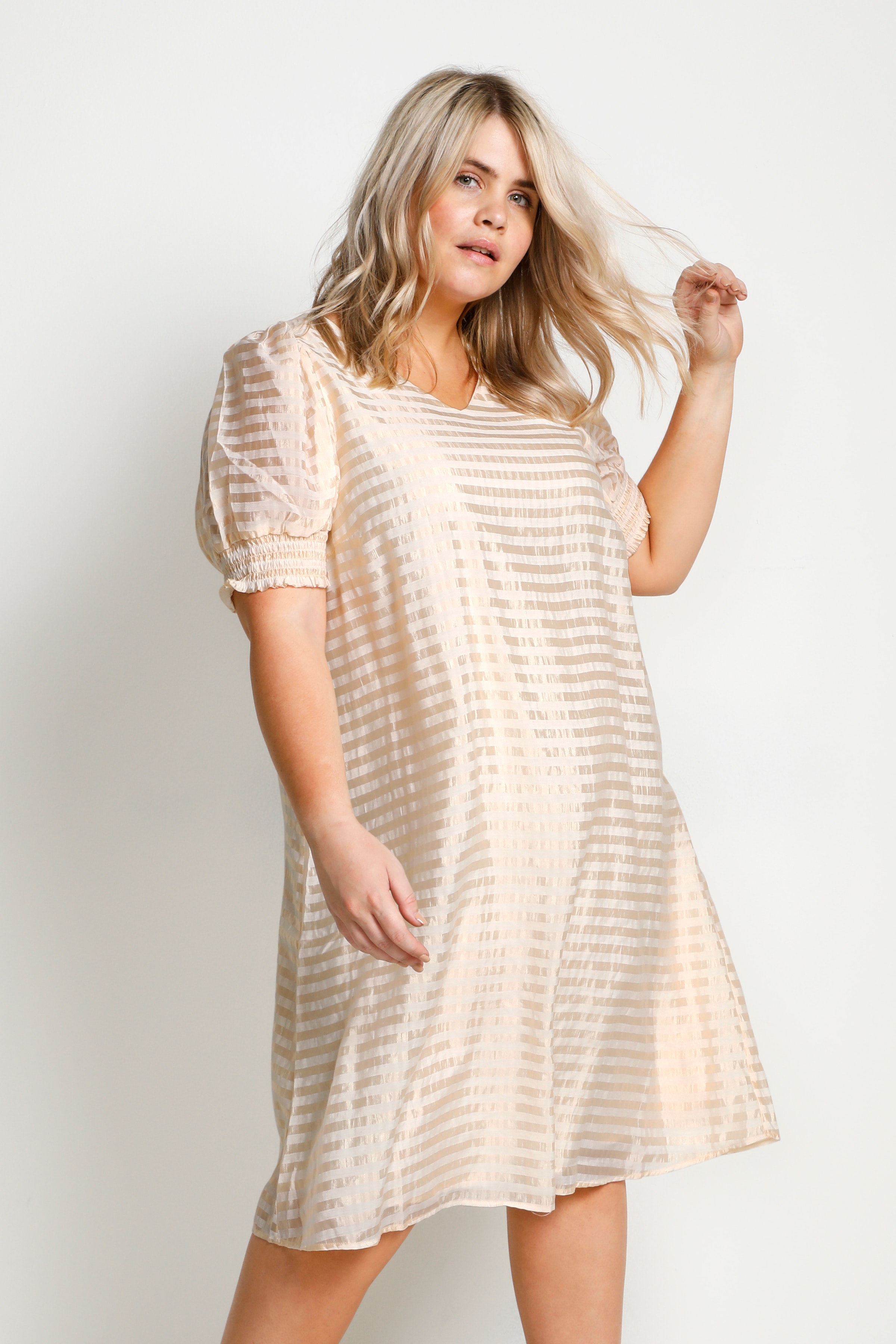 KCbera Dress LOOKBOOK FRONT 10580831-110105