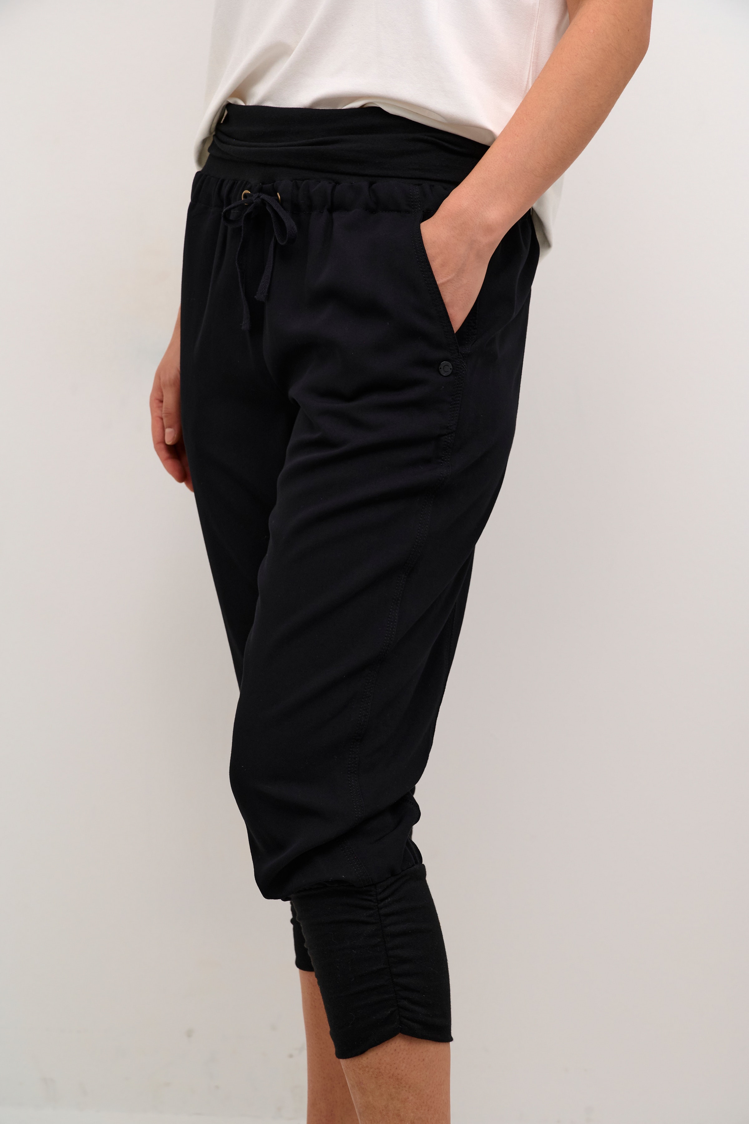 Line Trousers LOOKBOOK DETAIL 10604697-100120