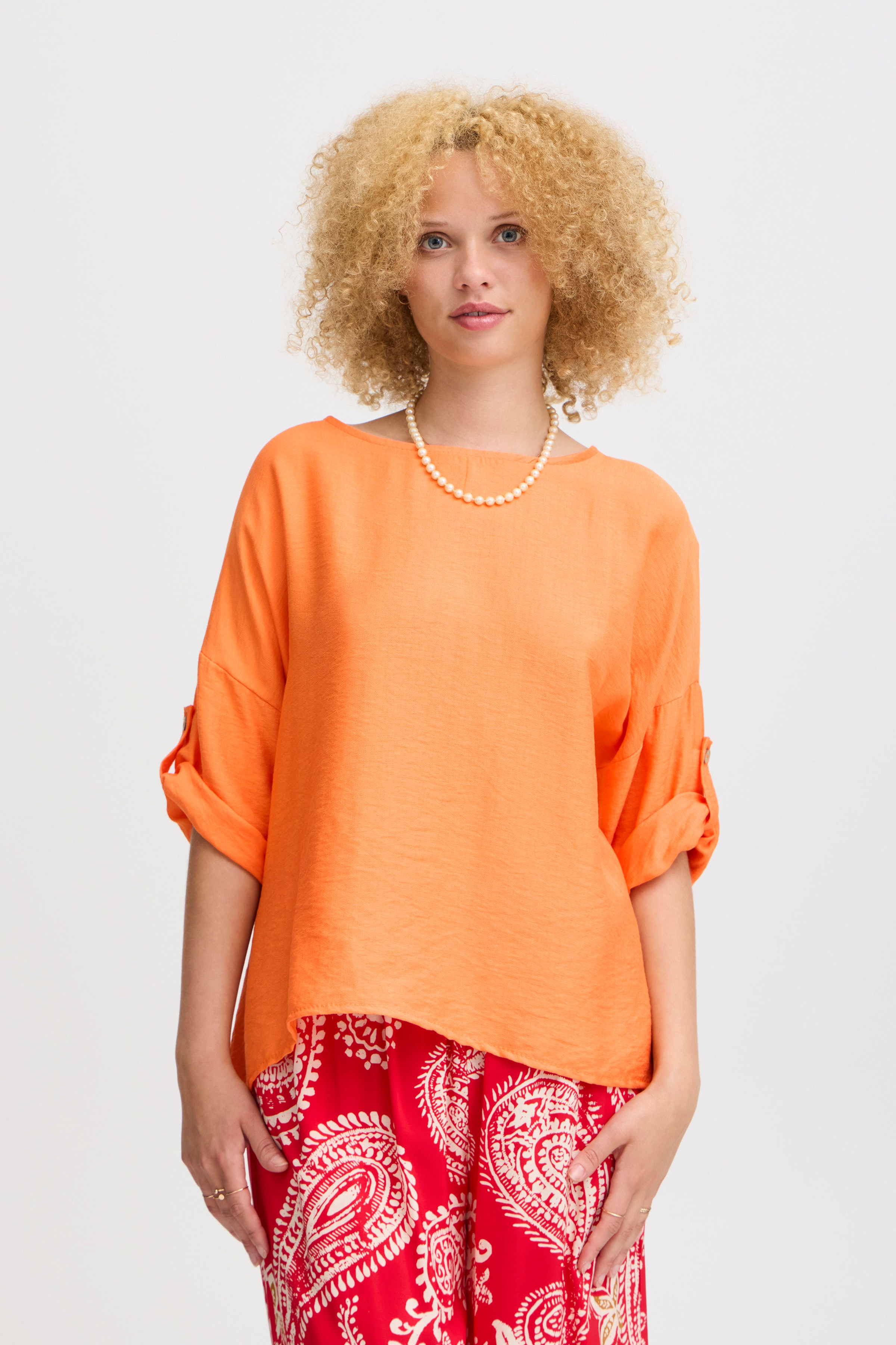 SBGULIA Bluse LOOKBOOK FRONT 22100620-161360