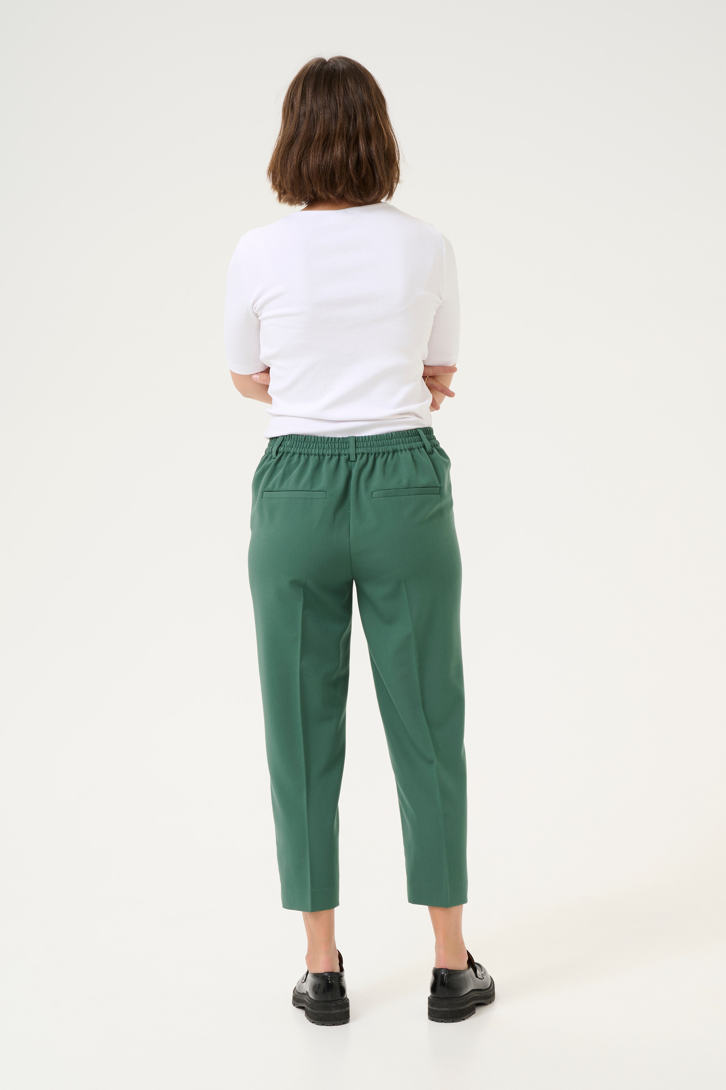 KAsakura Cropped Pants LOOKBOOK BACK 10506127-185913