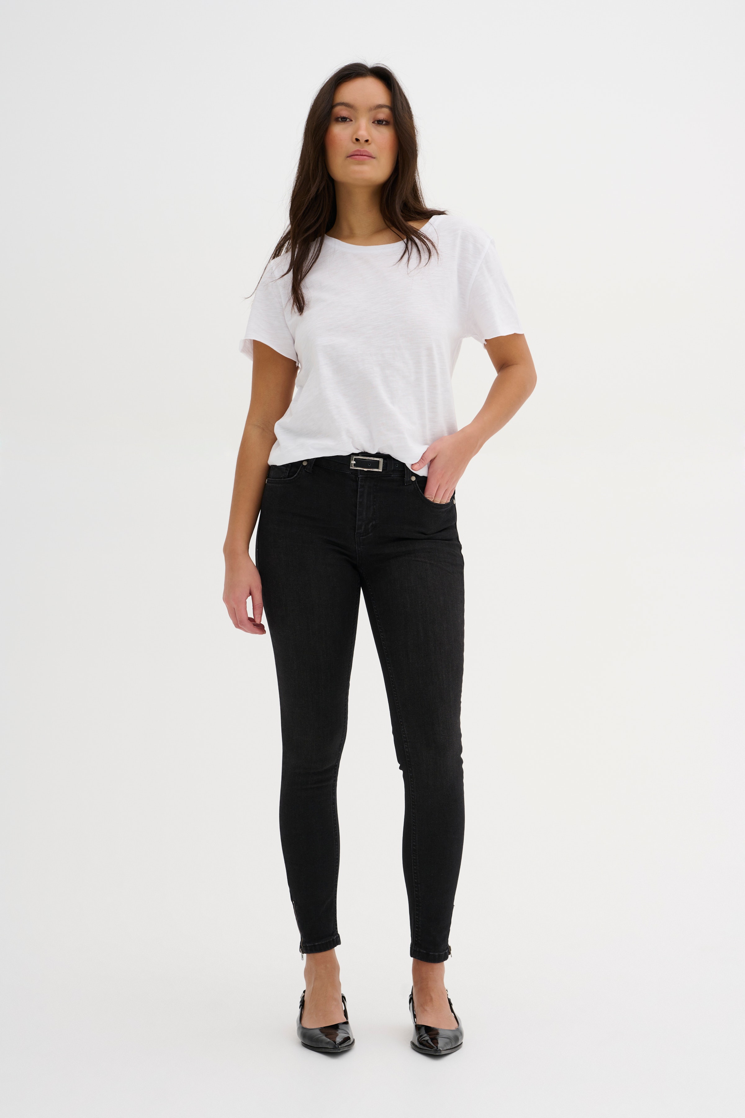 31 THE CELINAZIP 100 SLIM LOOKBOOK FRONT 10703562-100069