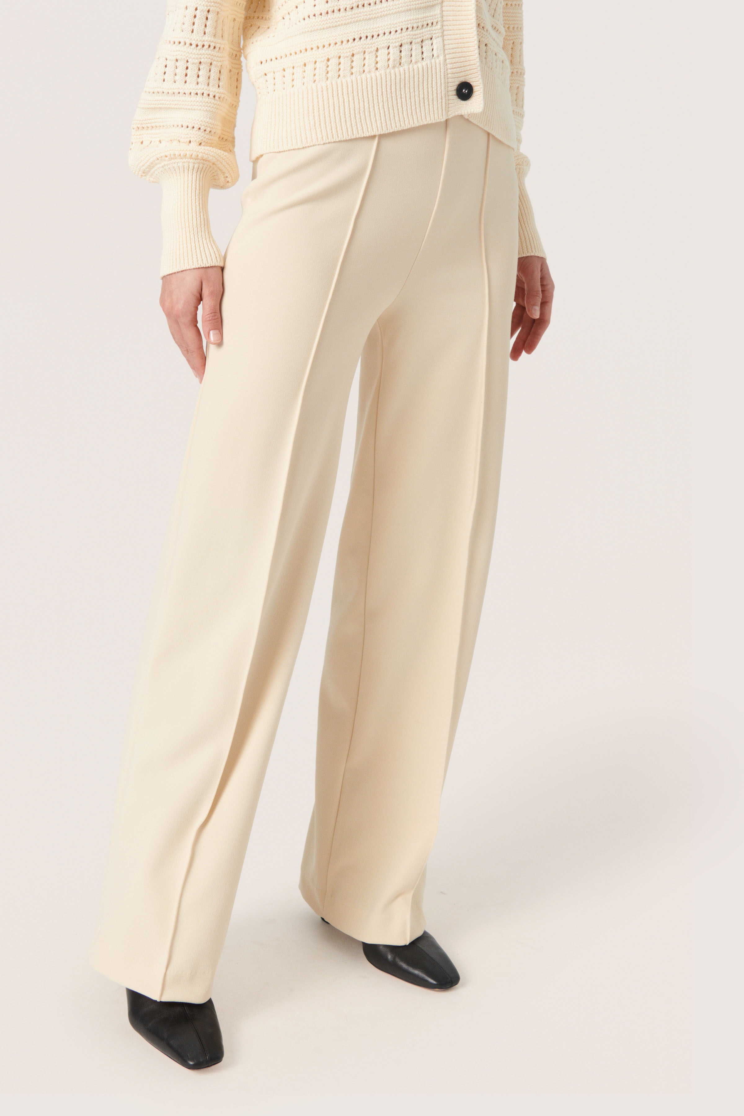 SLBea Trousers LOOKBOOK FRONT 30407279-130907