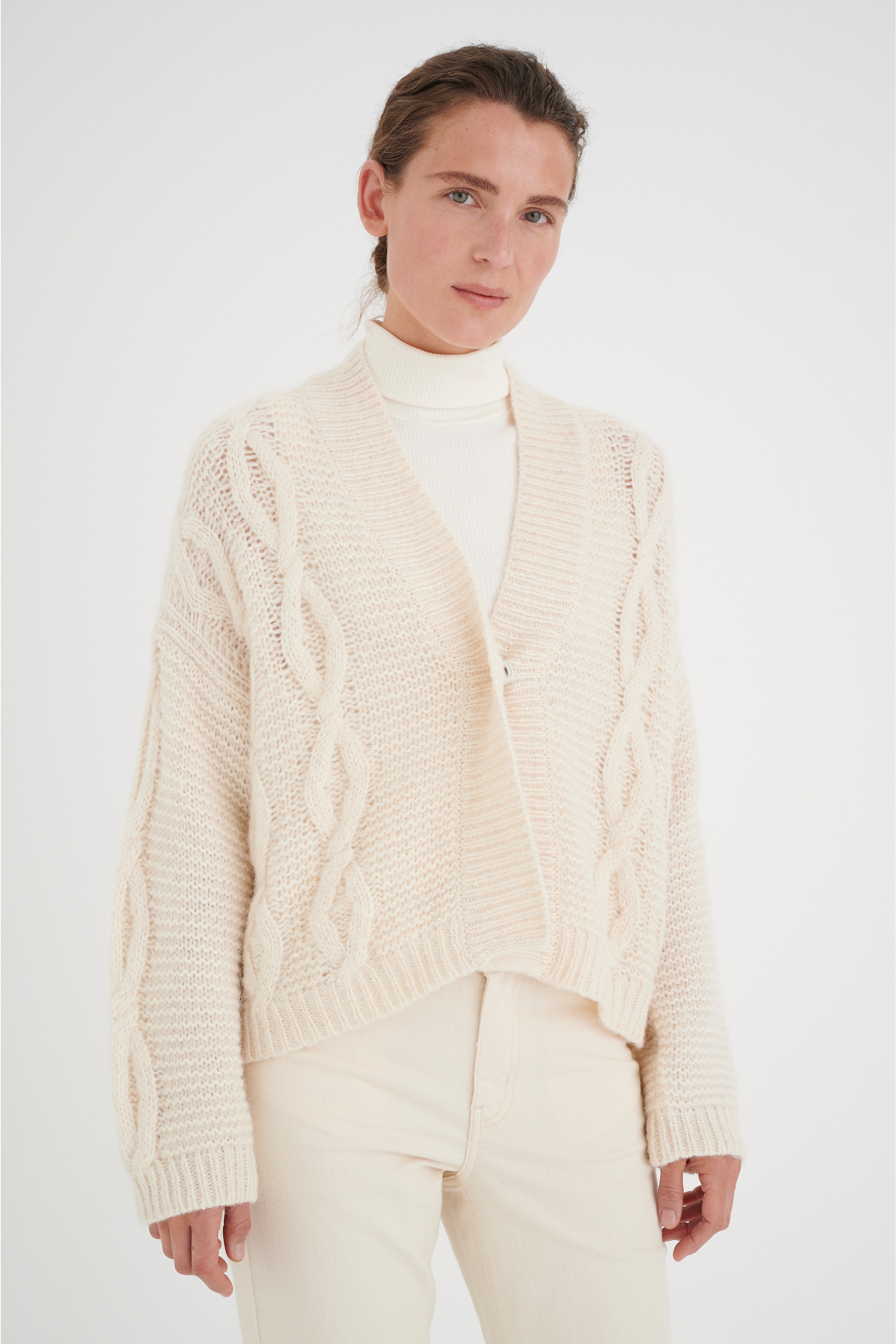 TulaIW Strikcardigan LOOKBOOK FRONT 30106659-300002