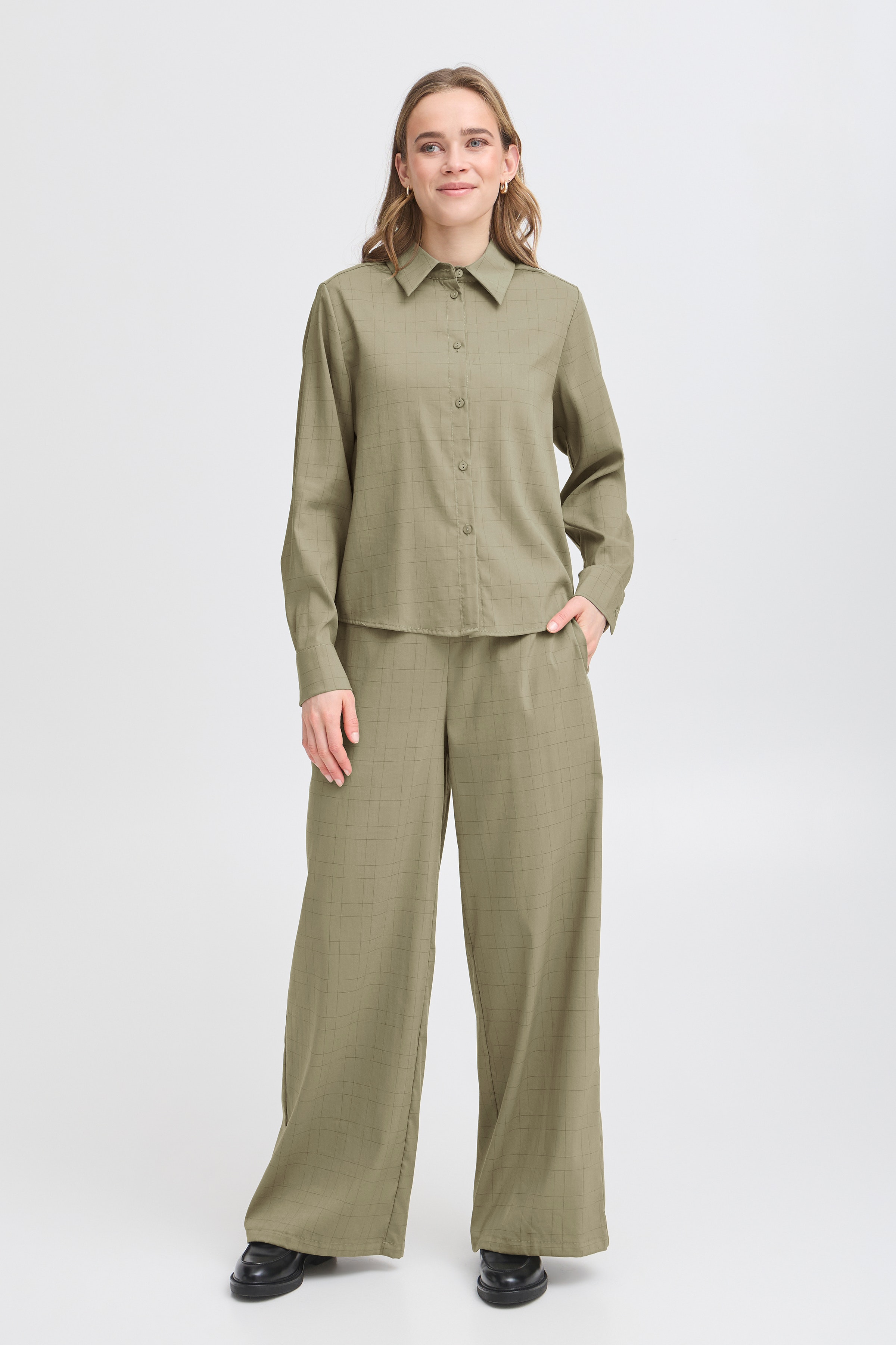 FRCHECKA Hose LOOKBOOK FRONT 20616230-185806