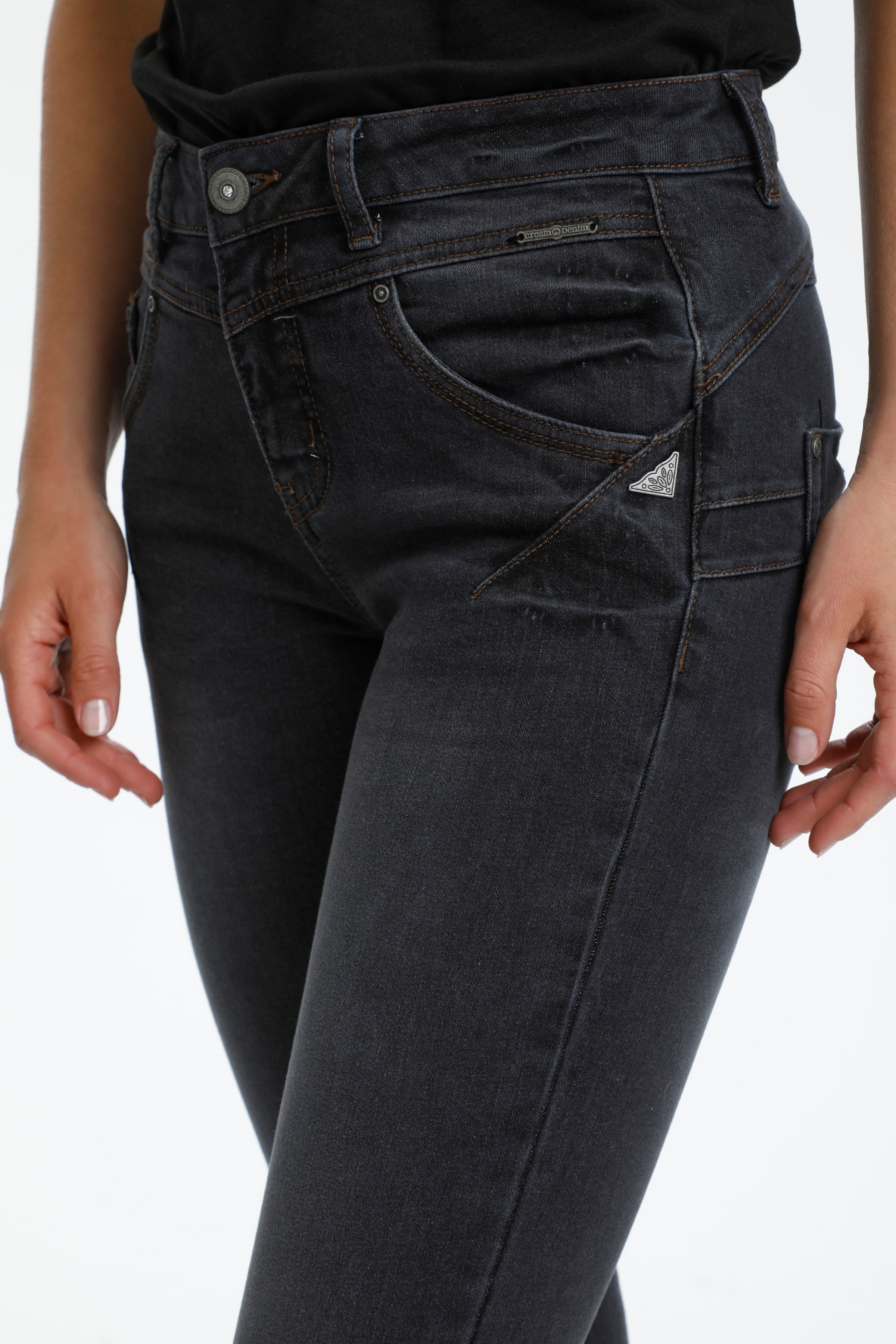 Amalie Jeans LOOKBOOK DETAIL 10604221-100922