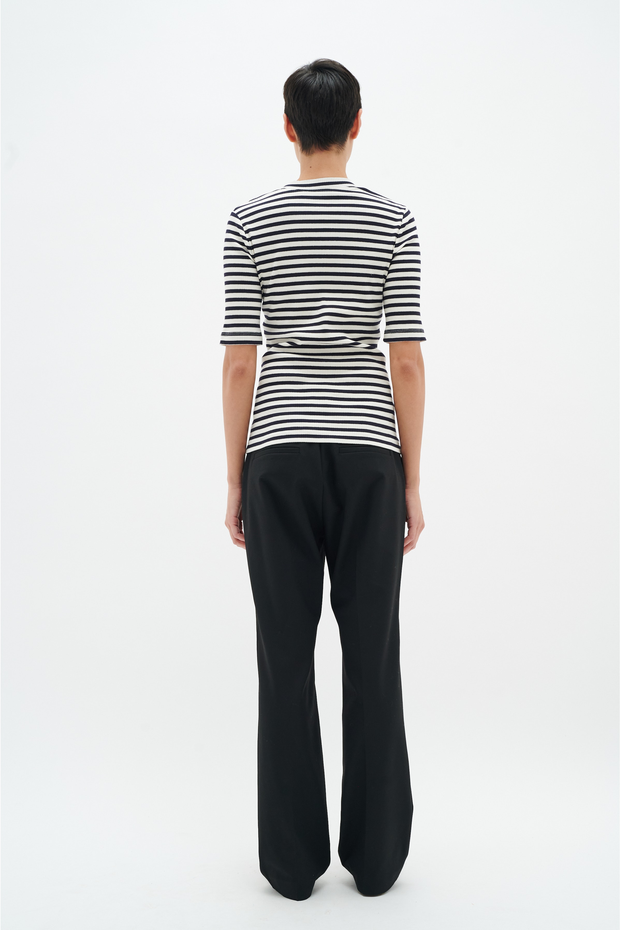 DagnaIW Striped V T-shirt LOOKBOOK BACK 30107270-302212