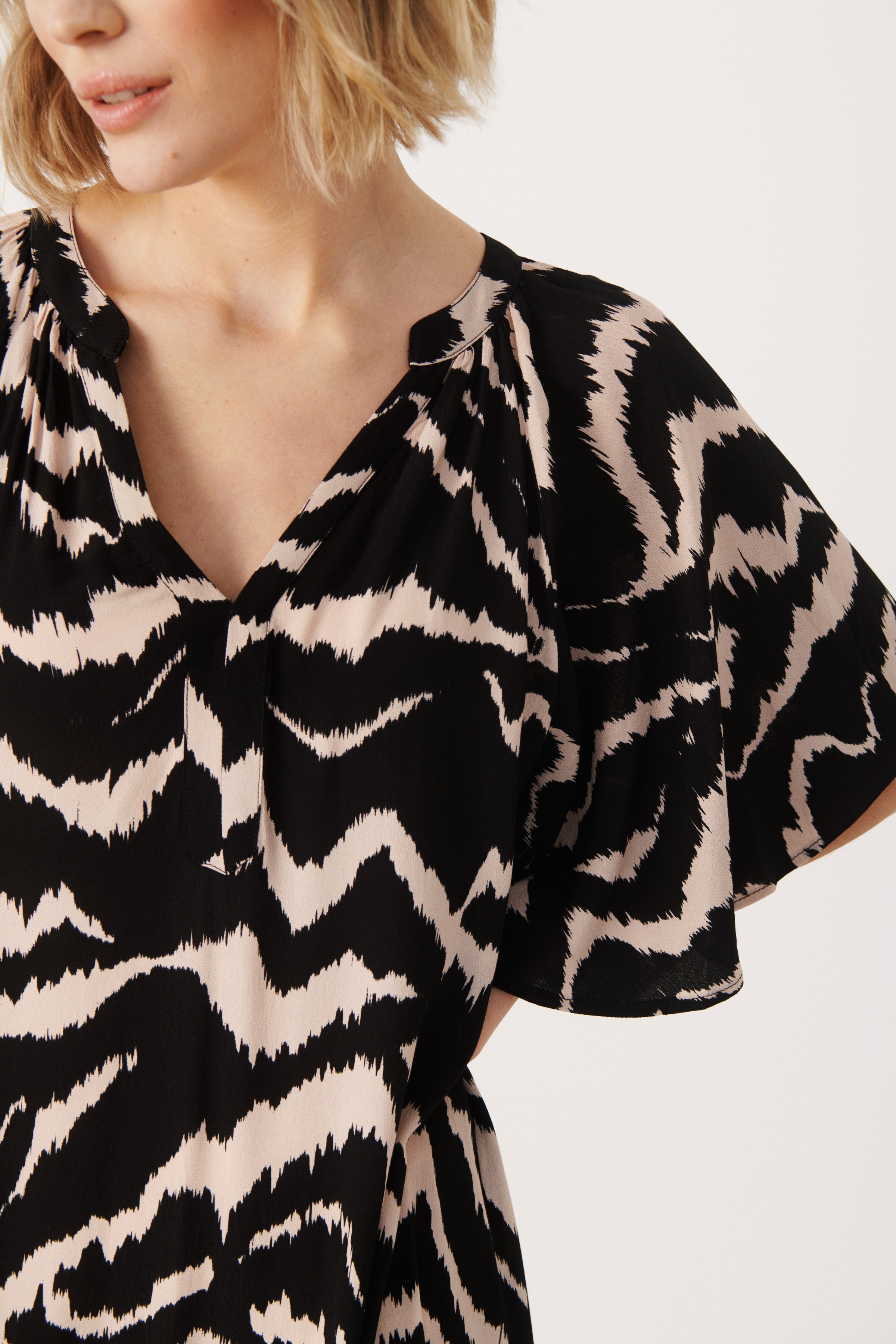 OtheniaPW Dress LOOKBOOK DETAIL 30306981-301431