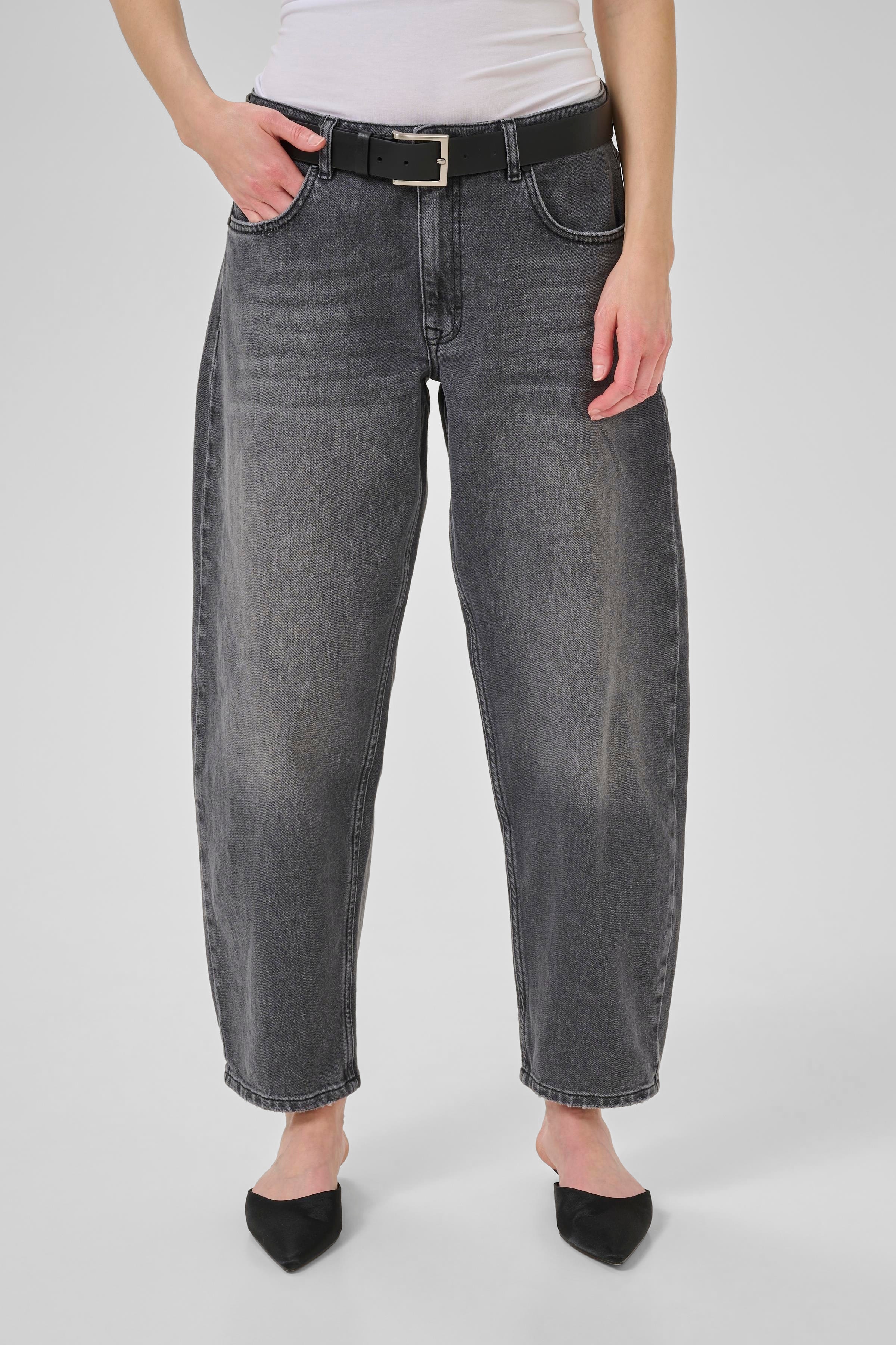 BalooMW Barrel Jeans LOOKBOOK FRONT 10705092-100087