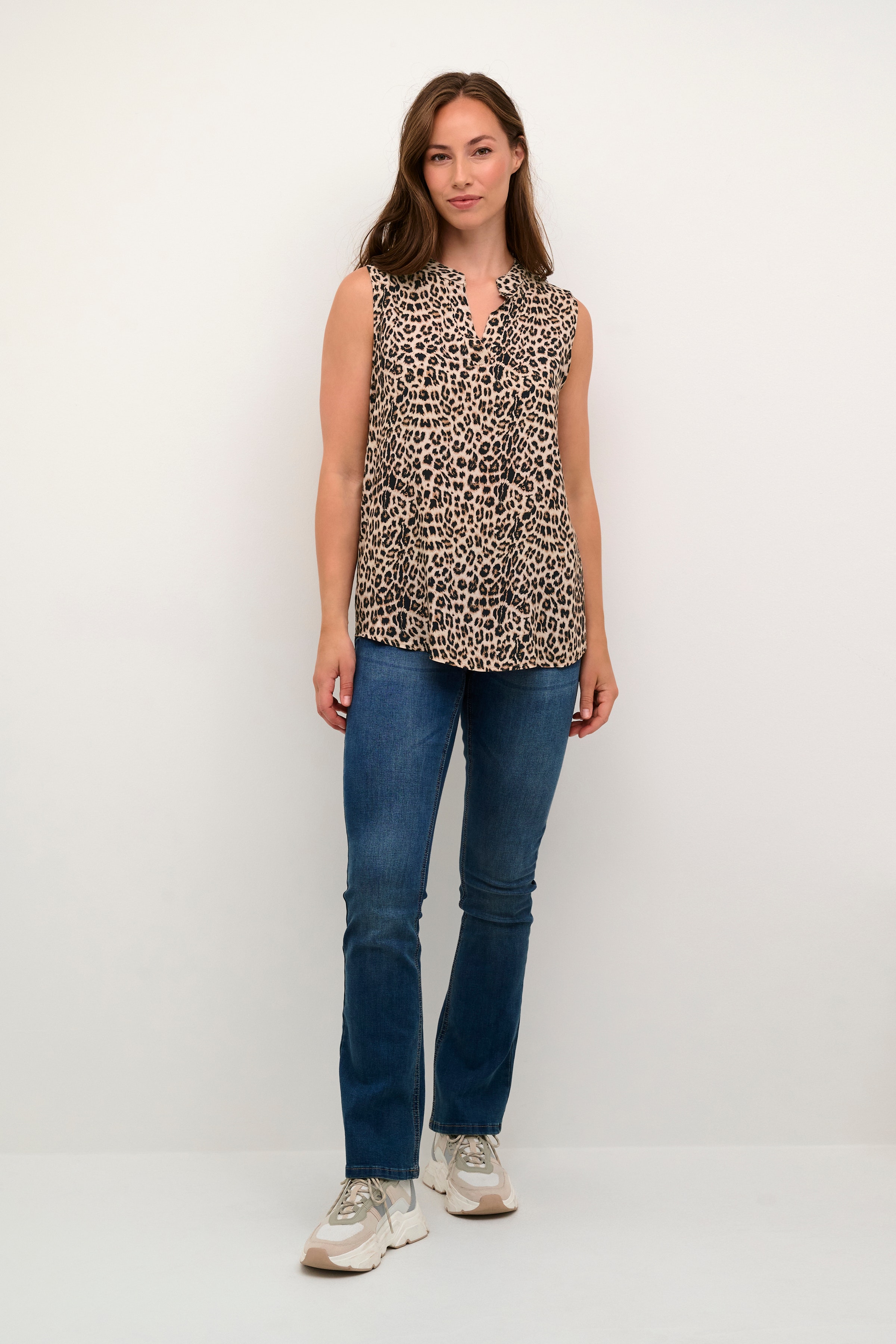 CRAlora Leopard Top LOOKBOOK FRONT 10650738-103779