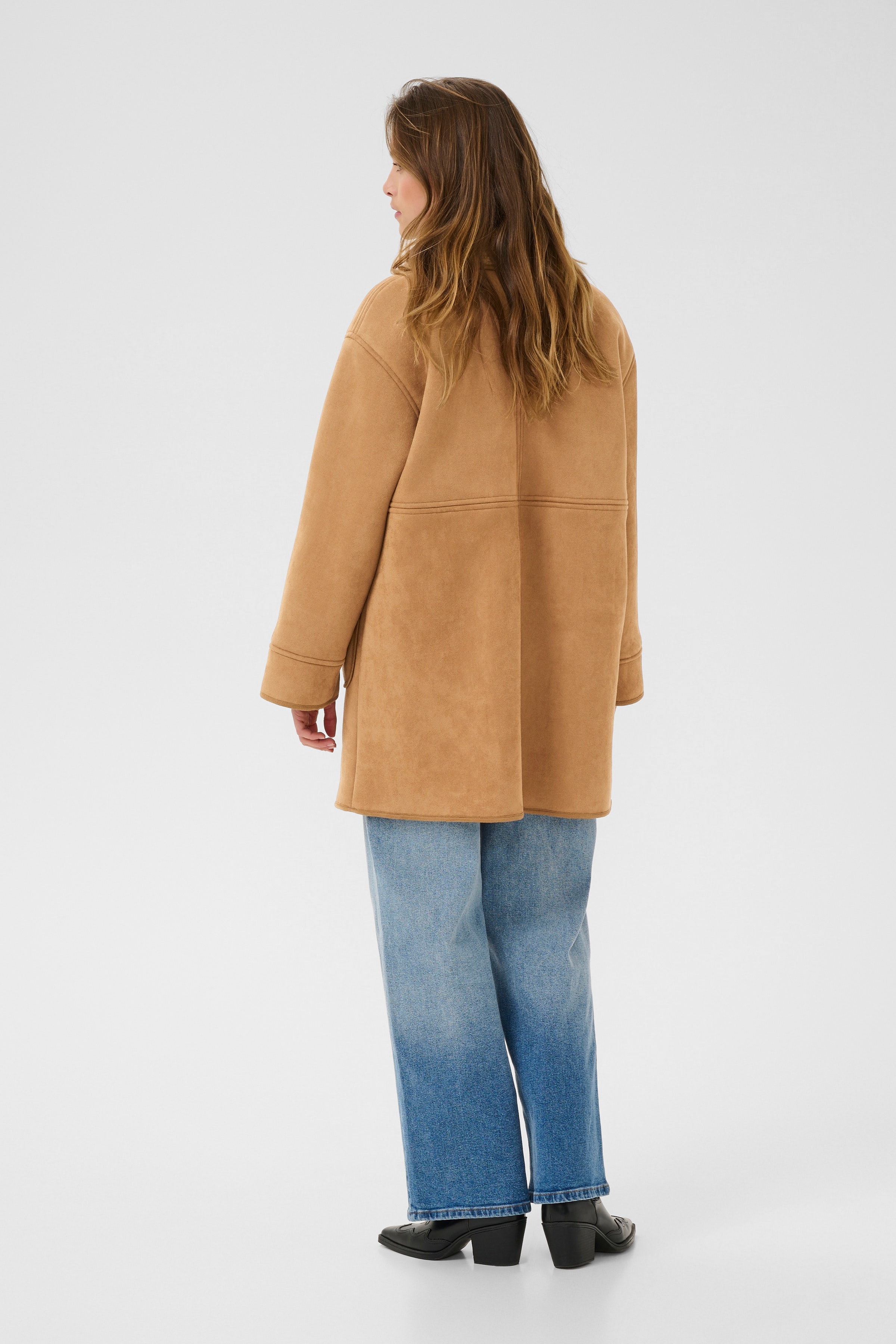 KAmarlie Coat LOOKBOOK BACK 10510281-181029