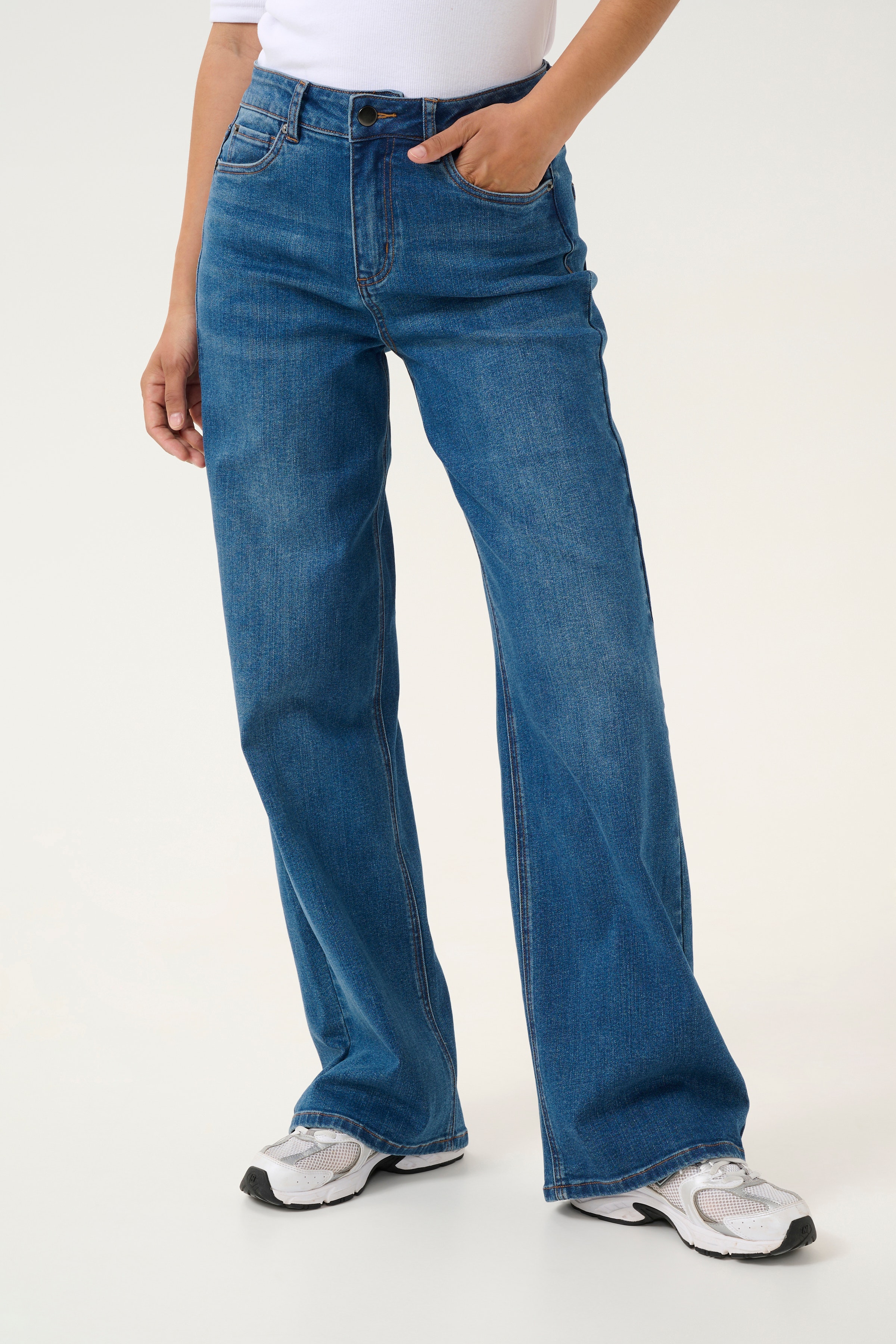 KAsinem Straight Jeans LOOKBOOK FRONT 10509518-102272