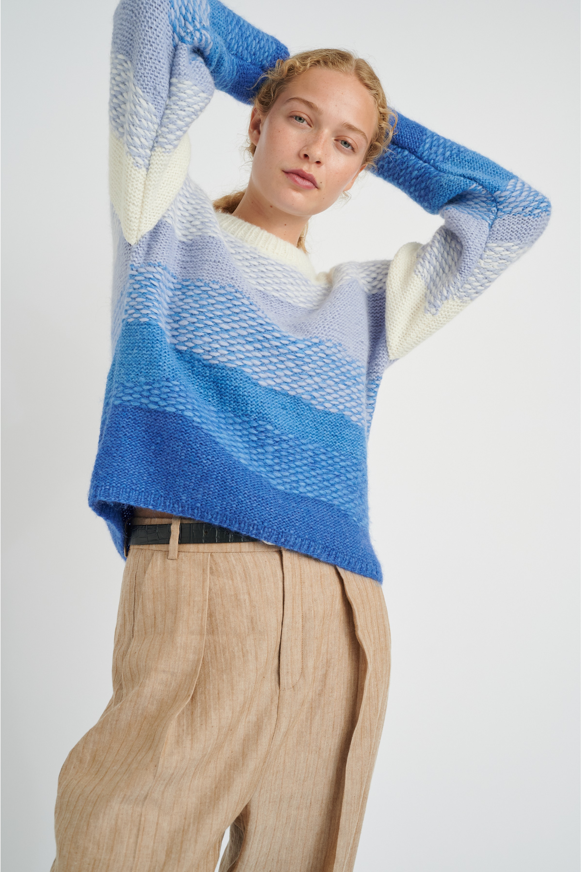 AidenIW Pullover LOOKBOOK FRONT 30108075-301999