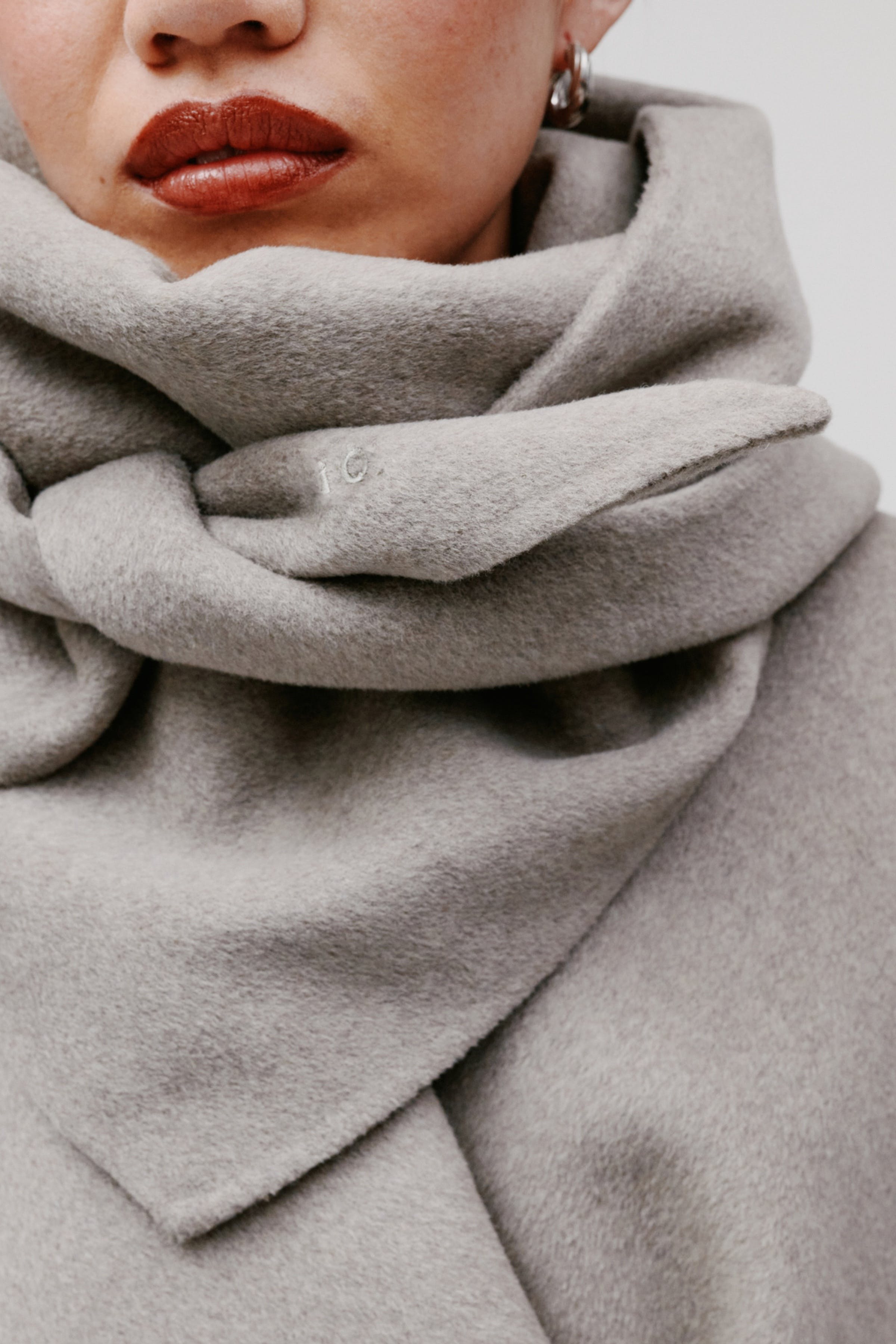 ARIANA Skjerf LOOKBOOK DETAIL 30600715-BE457